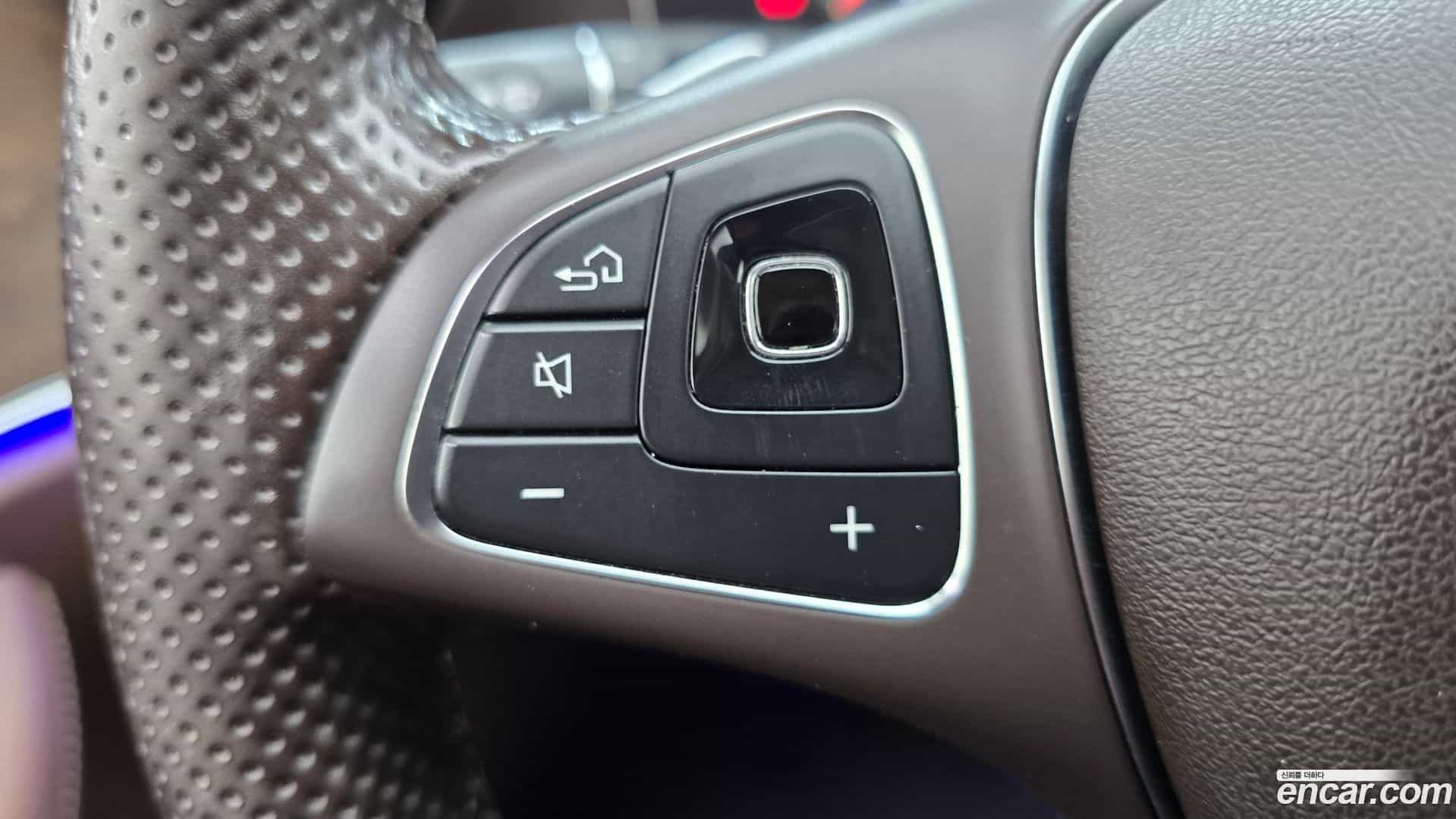 E-Class Mercedes-Benz 2017.0-OPTION-020