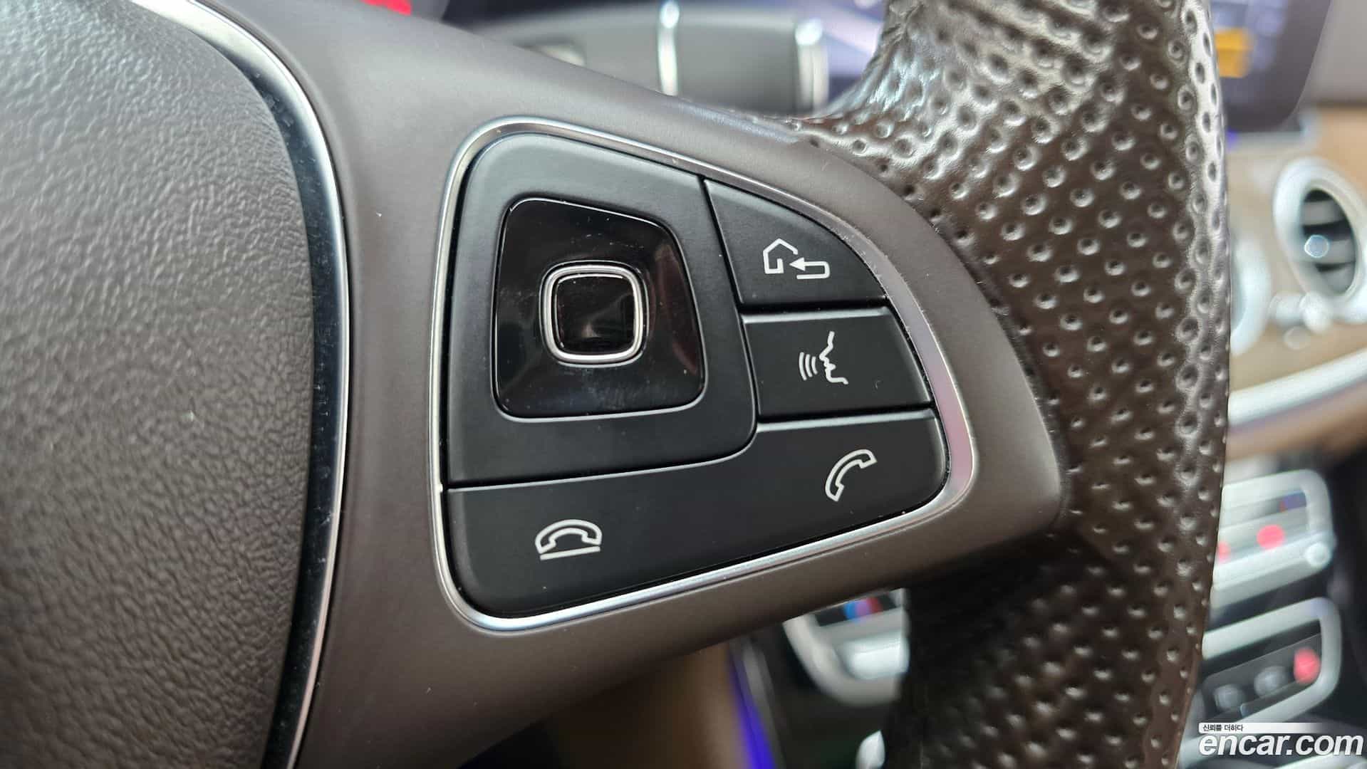 E-Class Mercedes-Benz 2017.0-OPTION-021