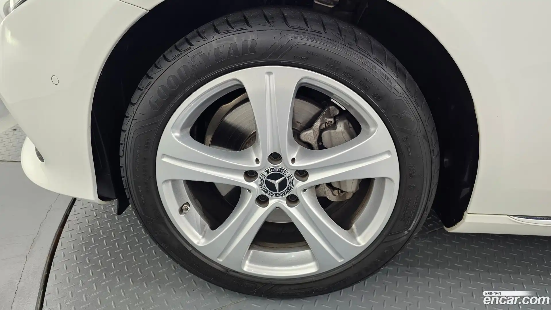E-Class Mercedes-Benz 2018.1-OUTER-005