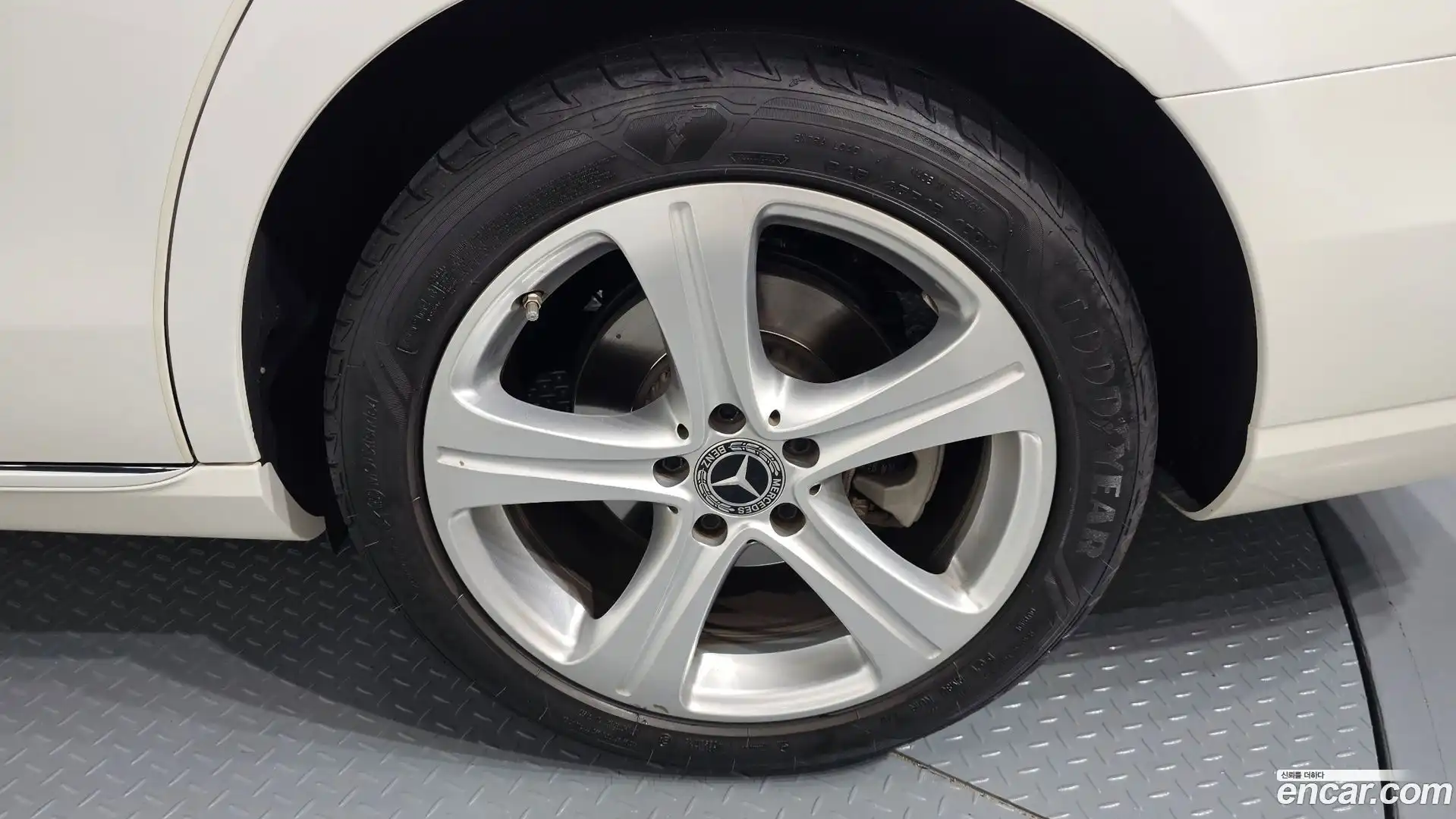 E-Class Mercedes-Benz 2018.1-OUTER-031