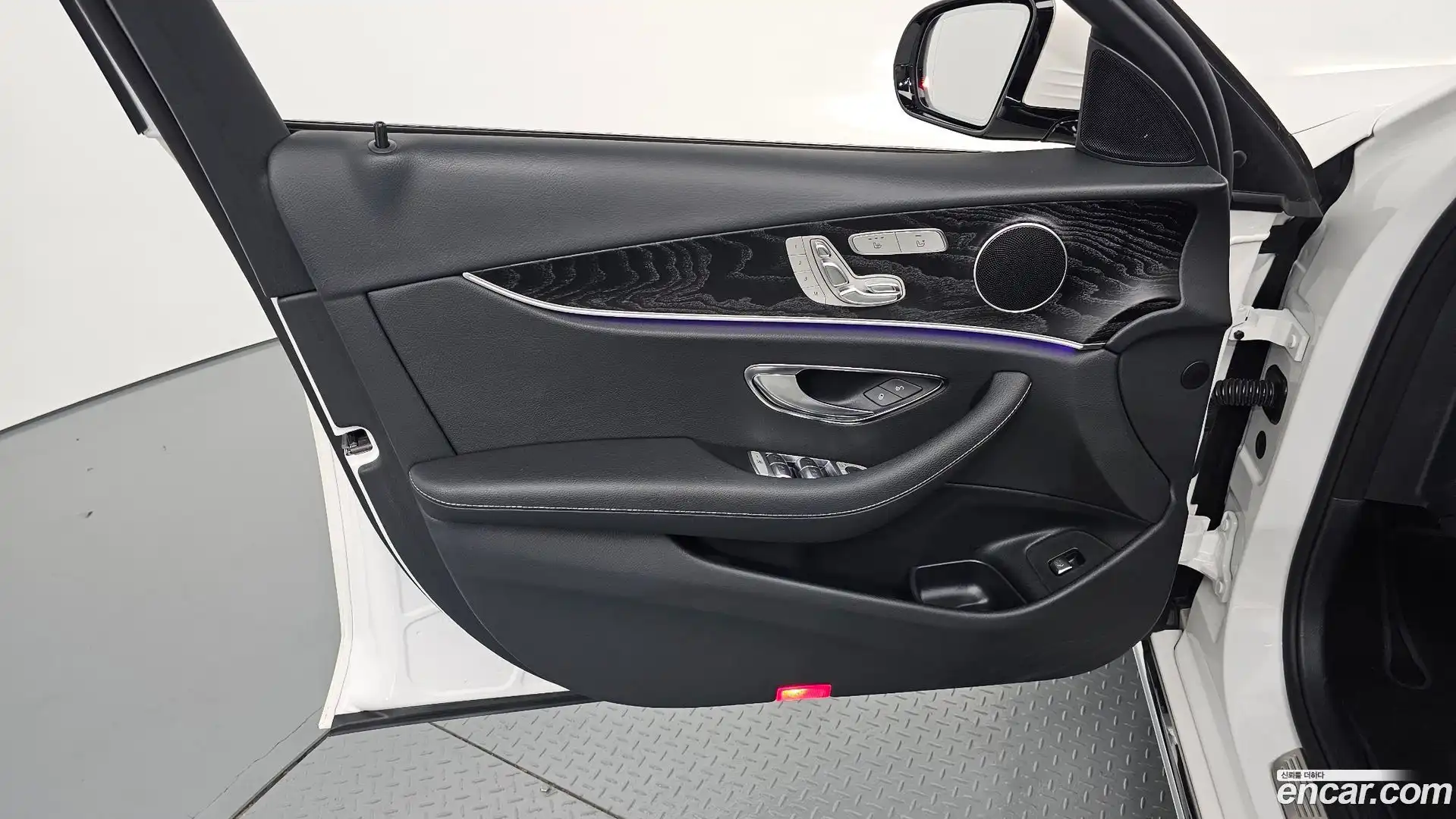 E-Class Mercedes-Benz 2018.1-INNER-034