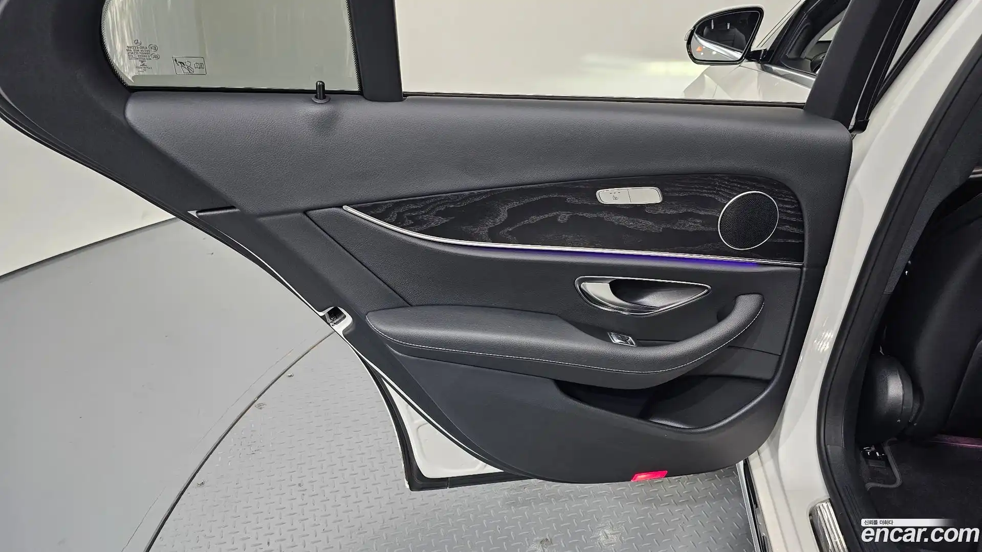 E-Class Mercedes-Benz 2018.1-INNER-035
