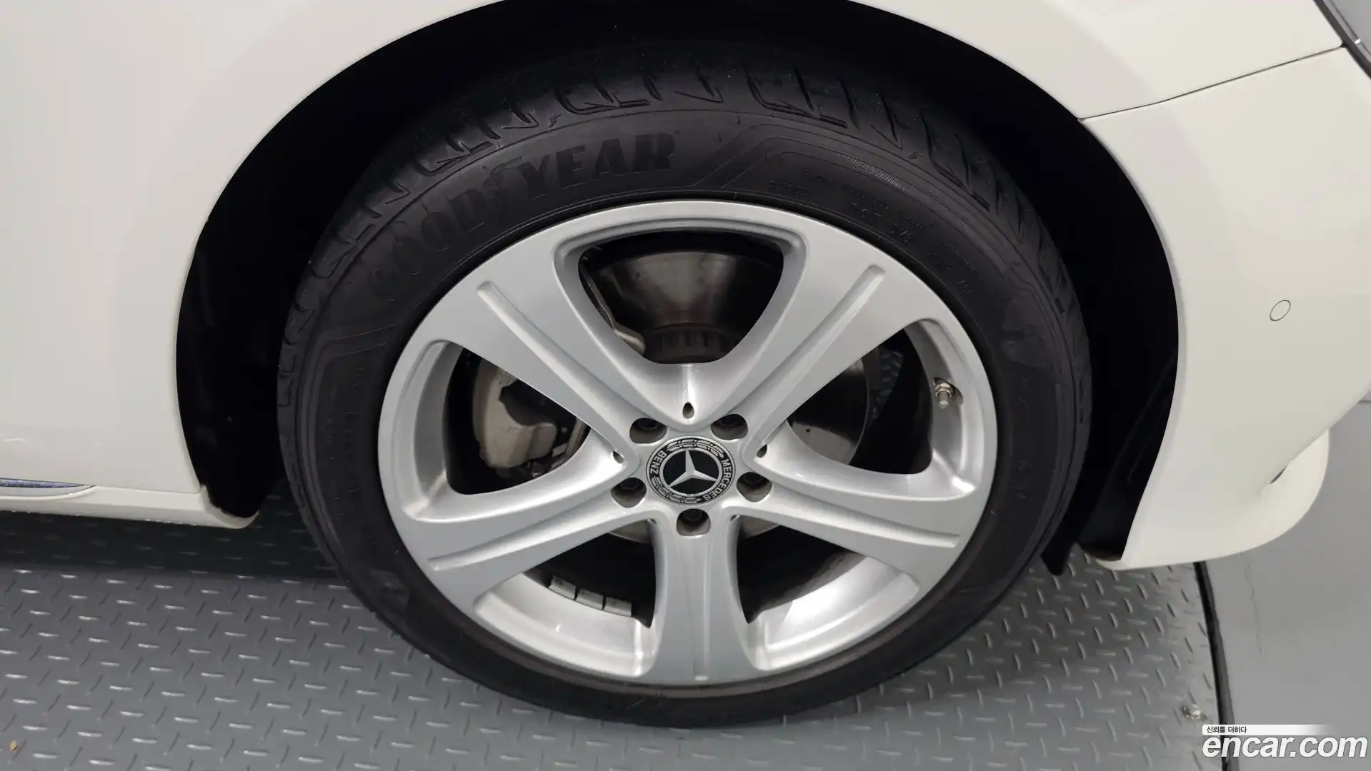 E-Class Mercedes-Benz 2018.1-OPTION-040