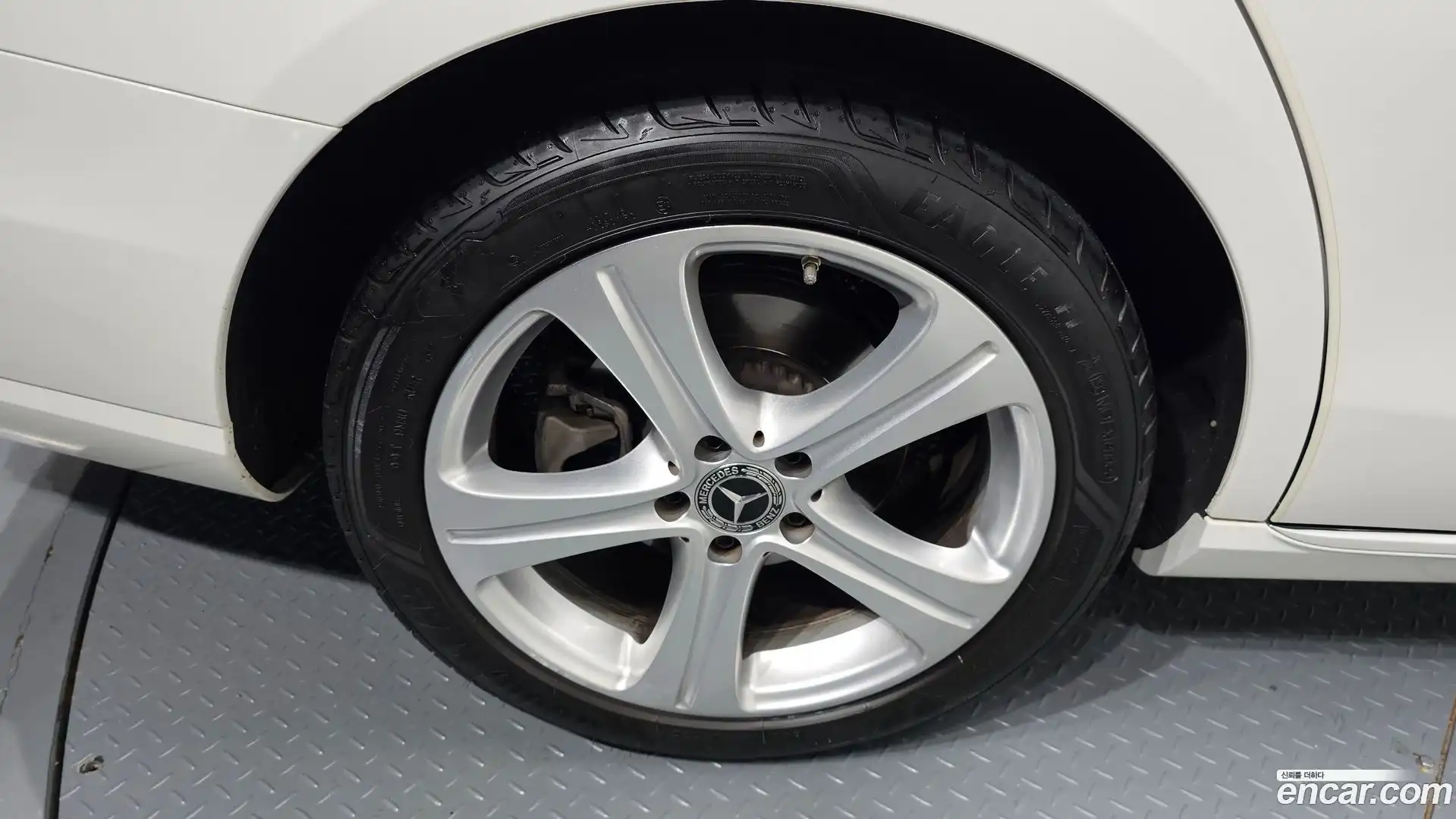 E-Class Mercedes-Benz 2018.1-OPTION-041