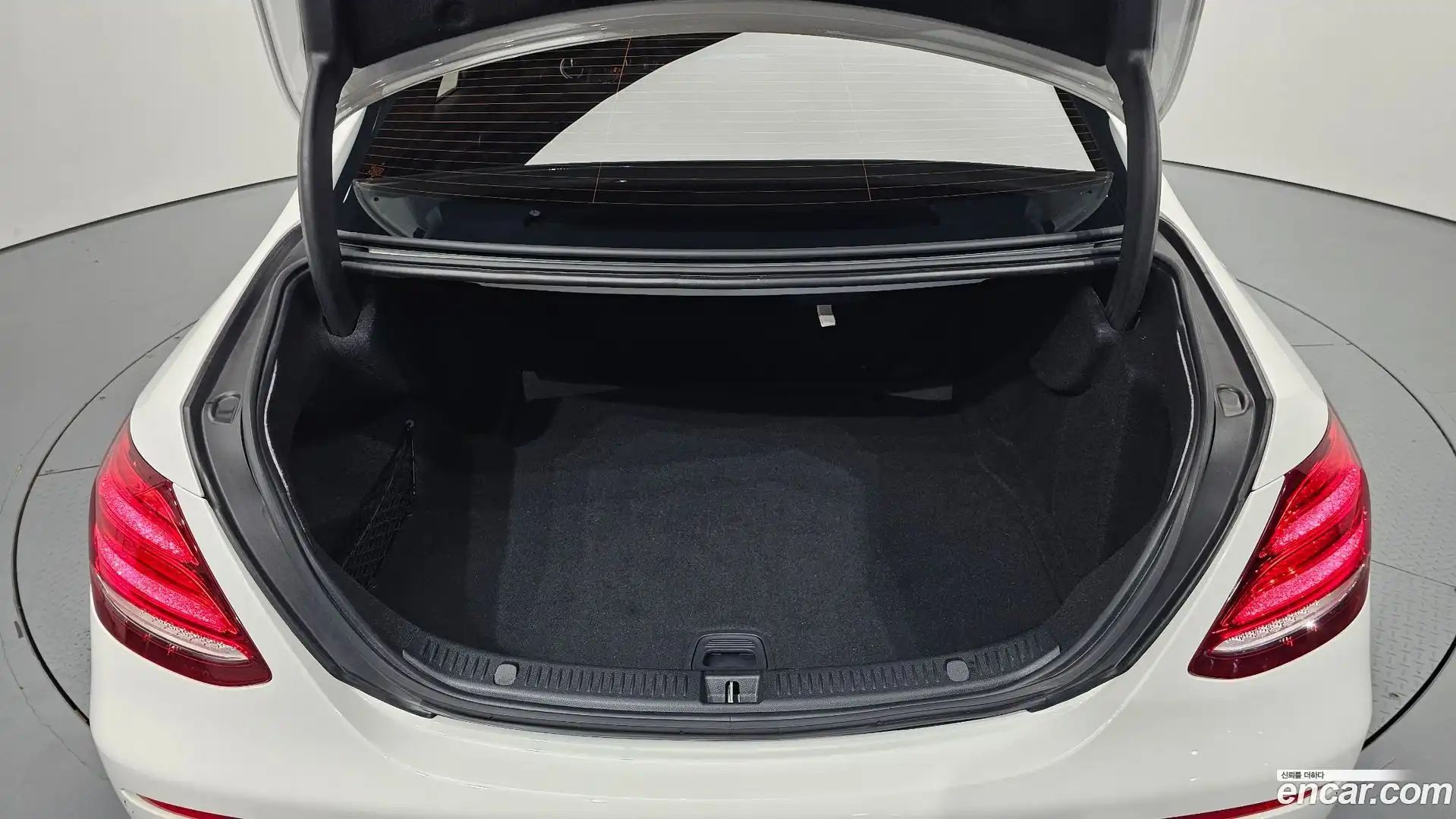 E-Class Mercedes-Benz 2018.1-OPTION-046