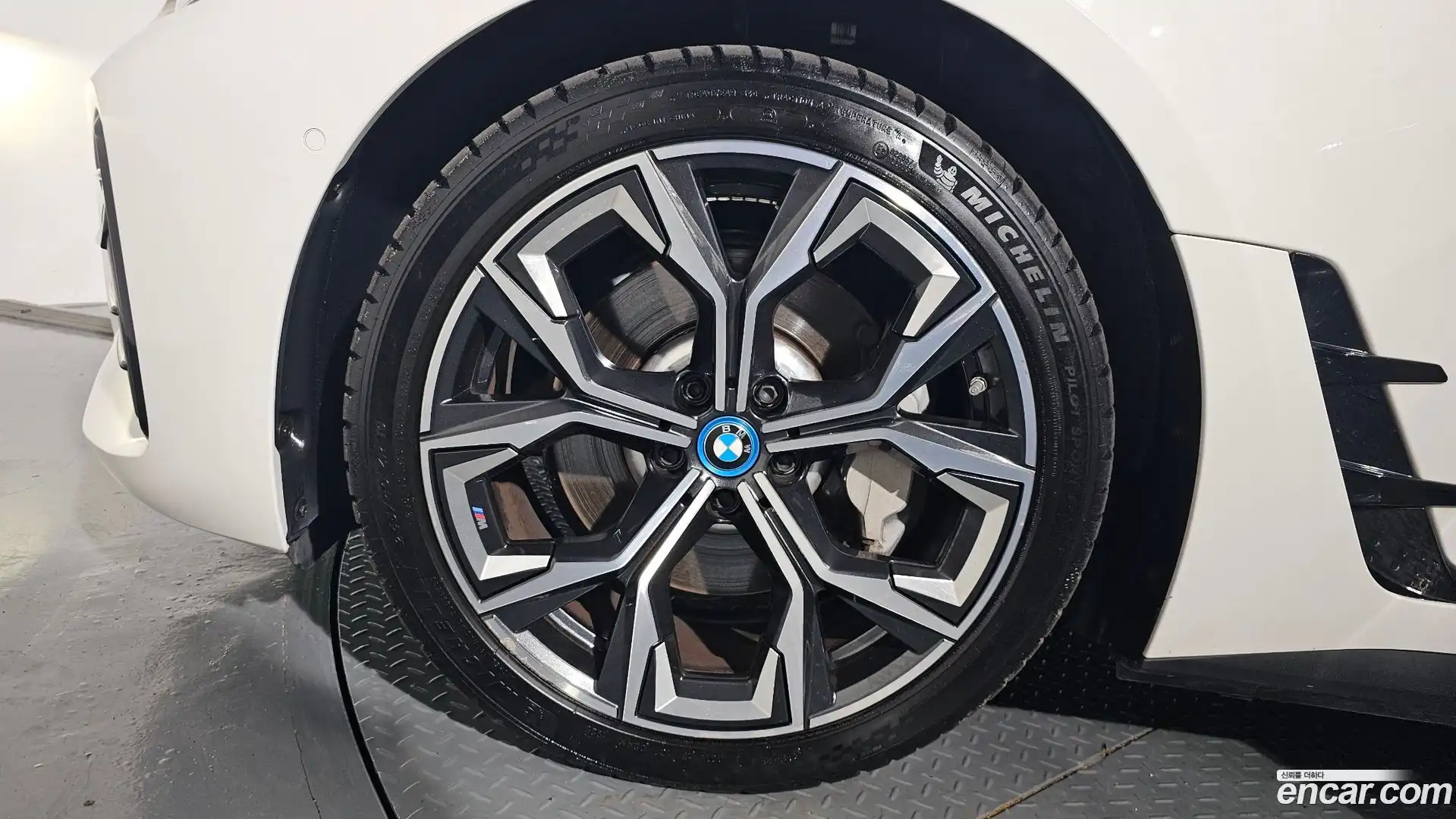 i4 BMW 2022.4-OUTER-005