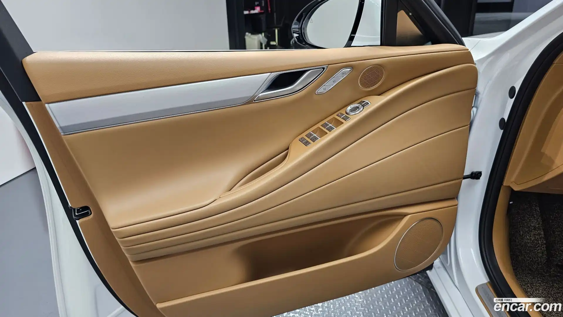 G80 Genesis 2025.1-INNER-034
