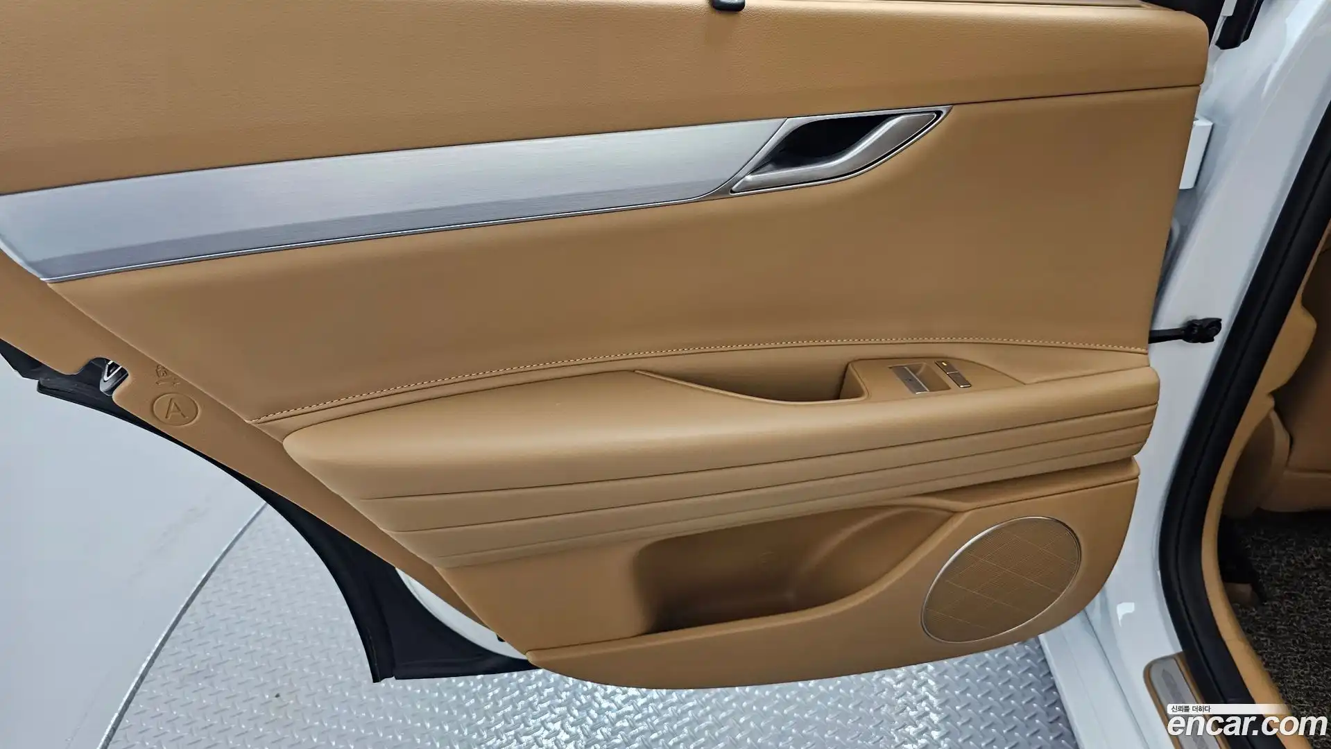 G80 Genesis 2025.1-INNER-035