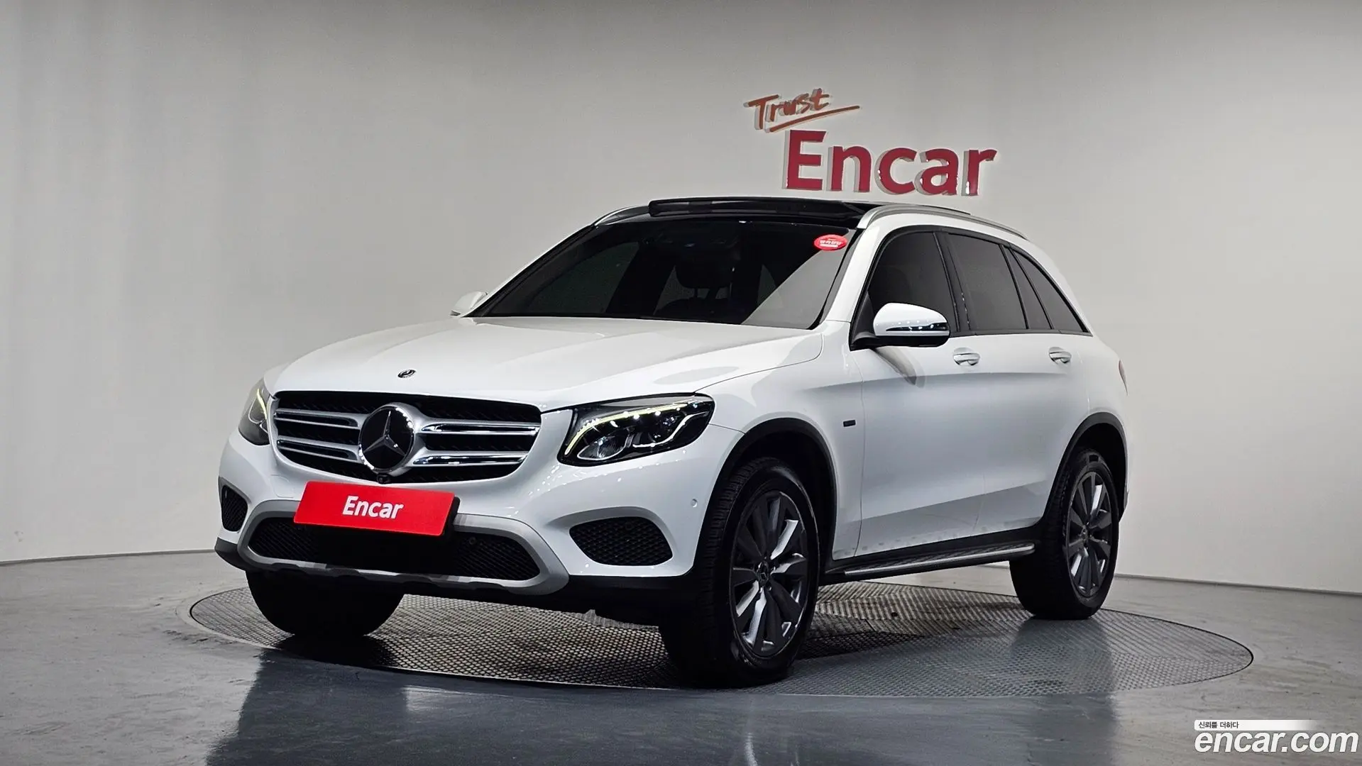 Main__Slider__Photo:GLC-Class Mercedes-Benz 2018.4-0