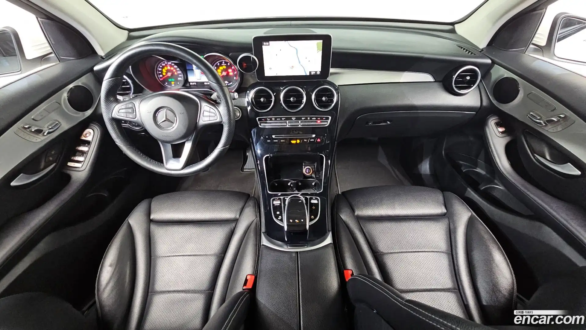 GLC-Class Mercedes-Benz 2018.4-INNER-007