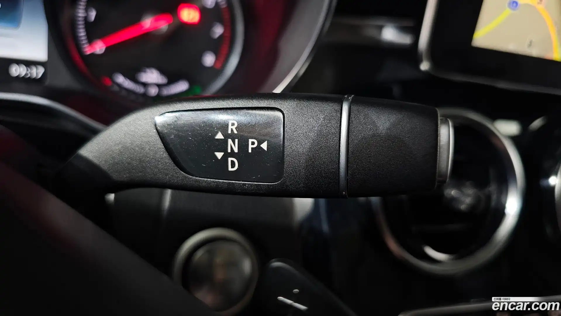 GLC-Class Mercedes-Benz 2018.4-INNER-009