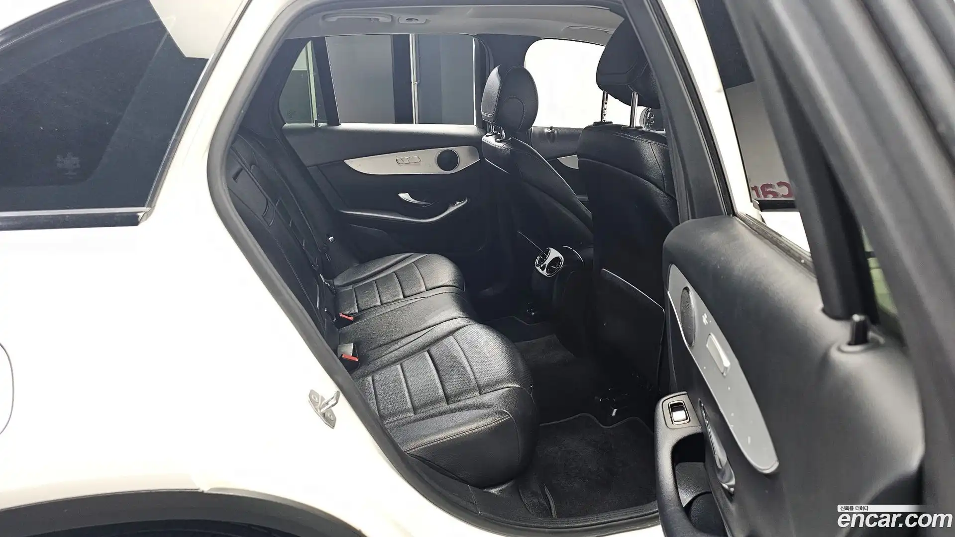 GLC-Class Mercedes-Benz 2018.4-OPTION-015