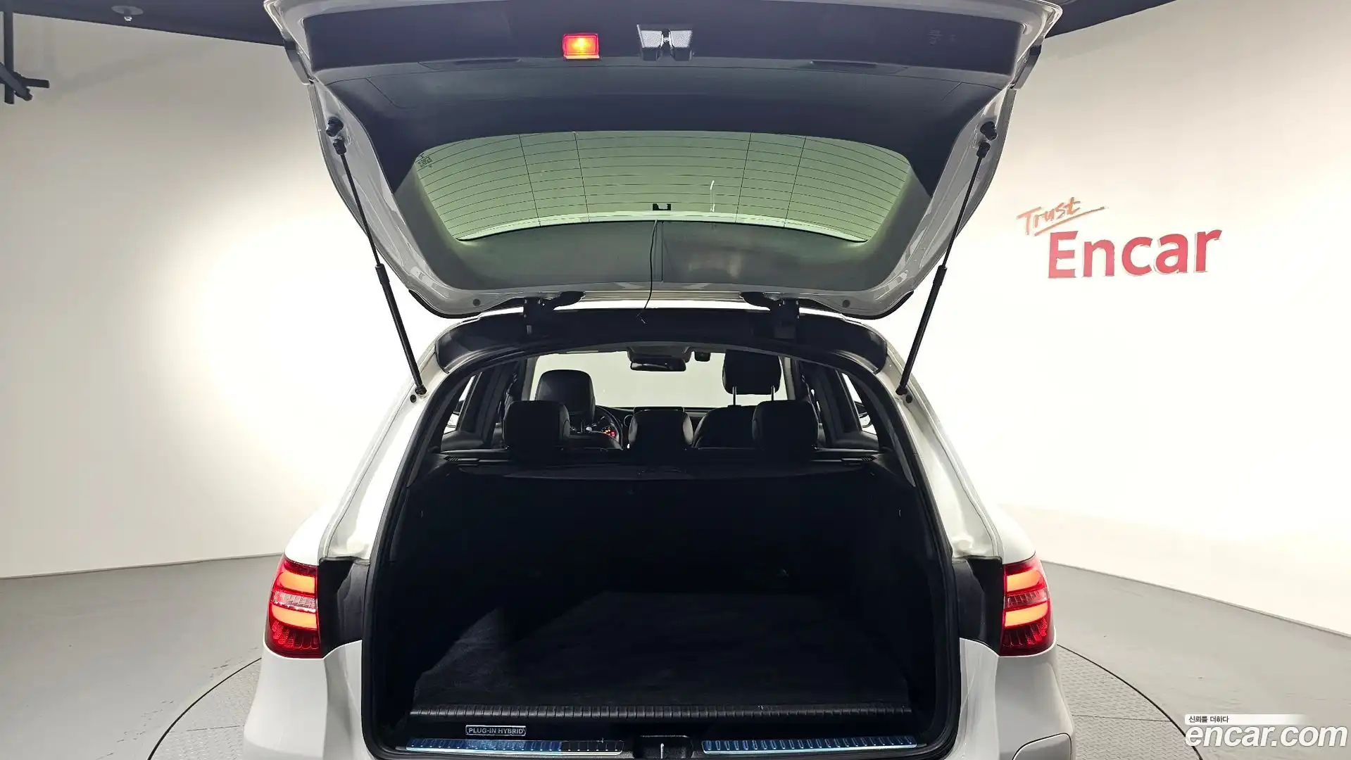 GLC-Class Mercedes-Benz 2018.4-OPTION-021