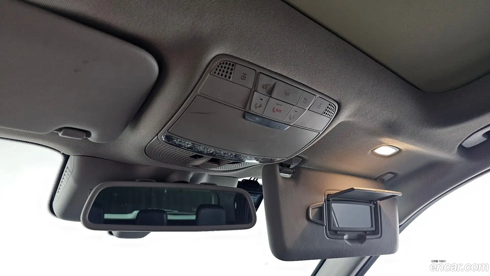 GLC-Class Mercedes-Benz 2018.4-OPTION-023