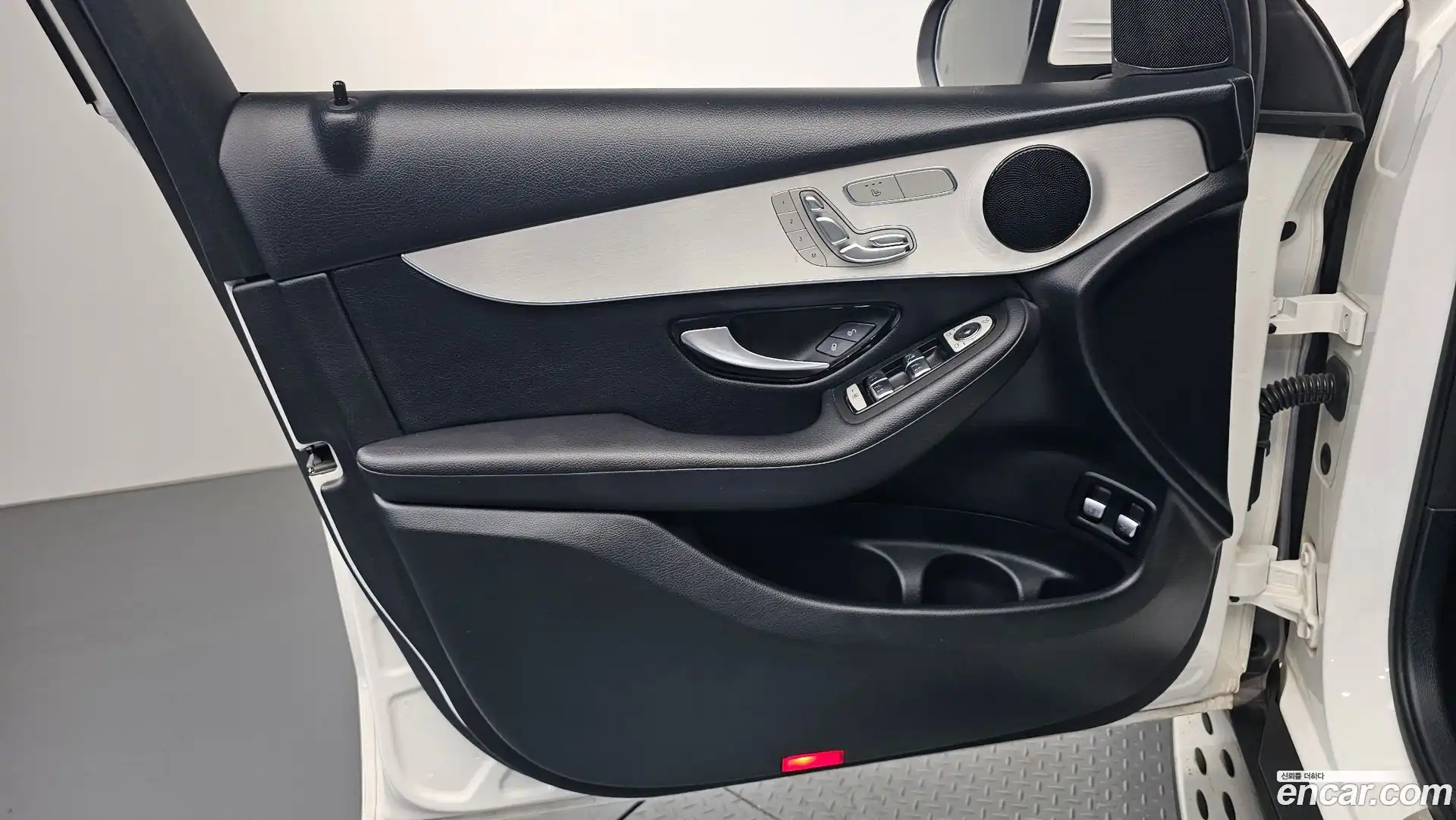 GLC-Class Mercedes-Benz 2018.4-INNER-034