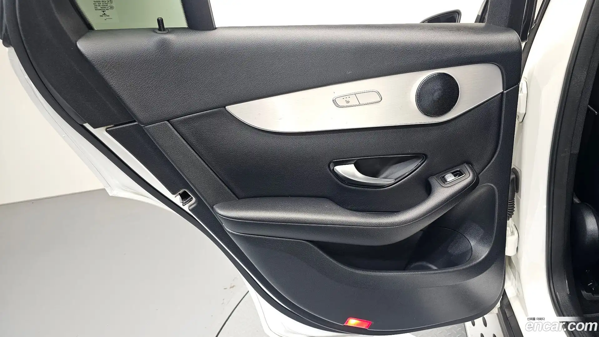 GLC-Class Mercedes-Benz 2018.4-INNER-035