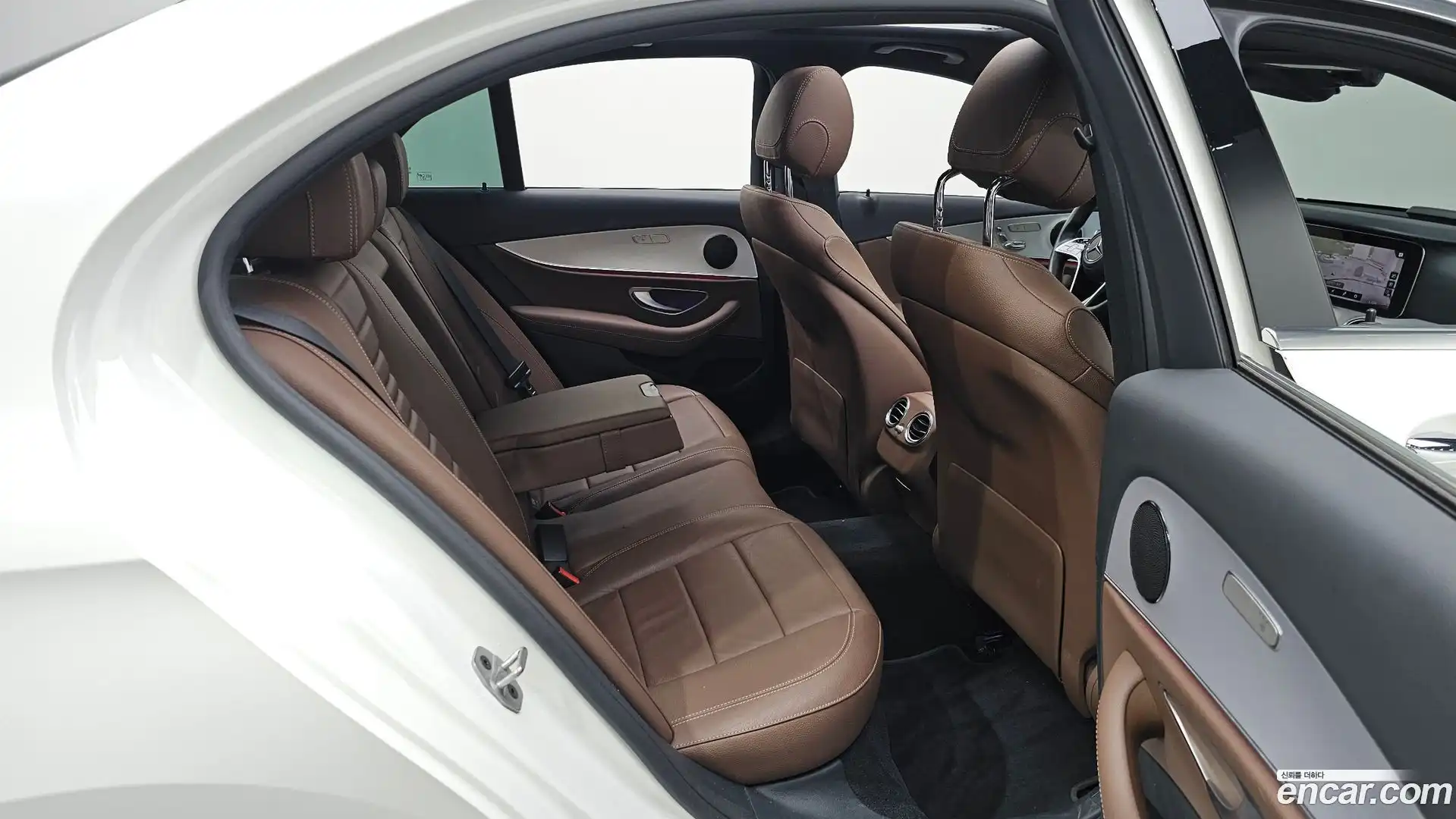 E-Class Mercedes-Benz 2020.11-OPTION-016
