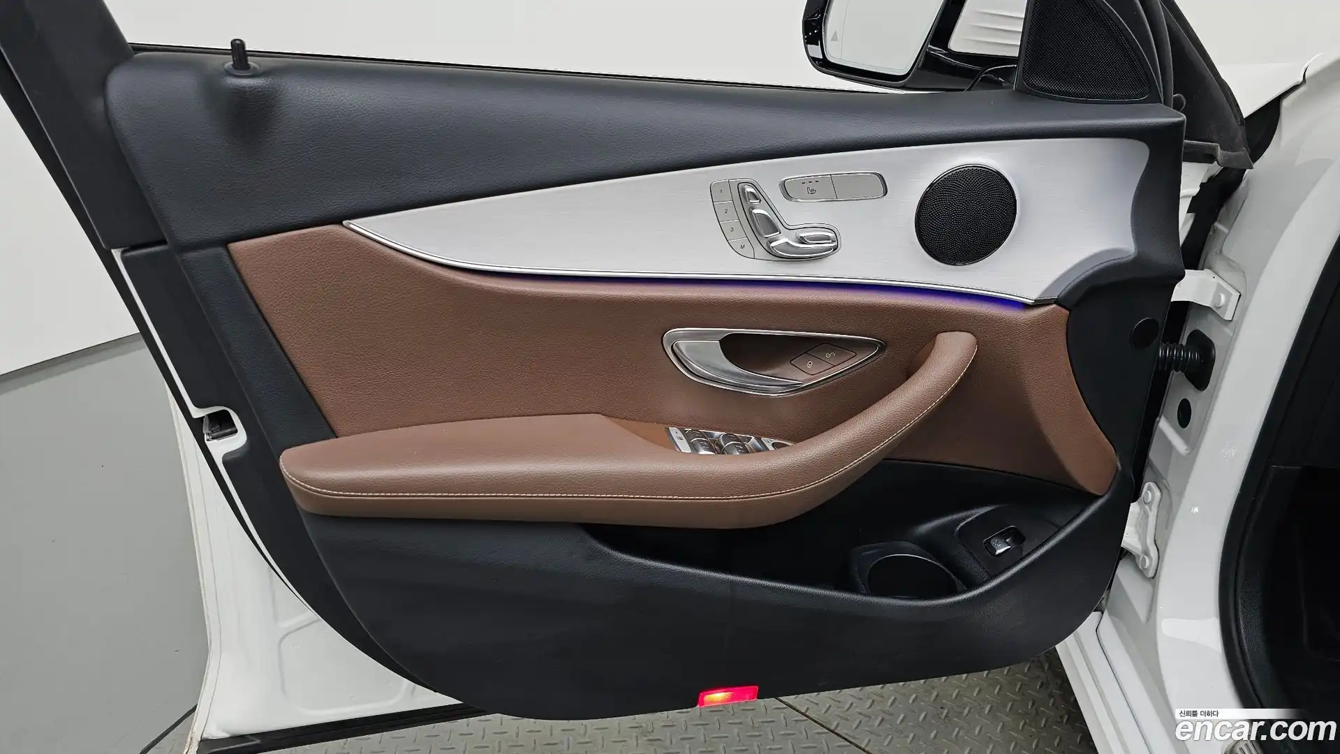 E-Class Mercedes-Benz 2020.11-INNER-034
