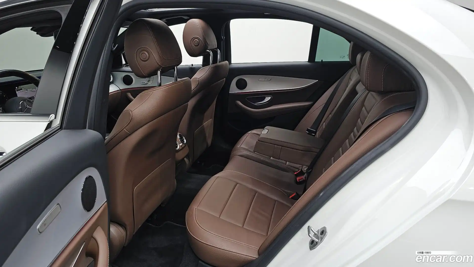 E-Class Mercedes-Benz 2020.11-INNER-036