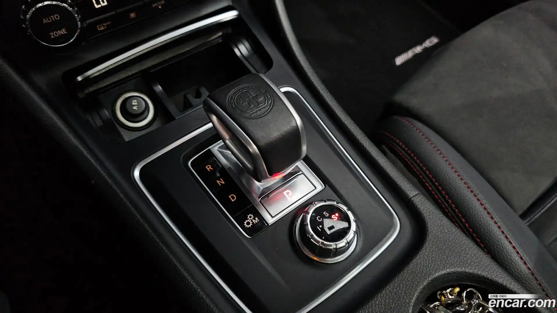 GLA-Class Mercedes-Benz 2017.10-INNER-009