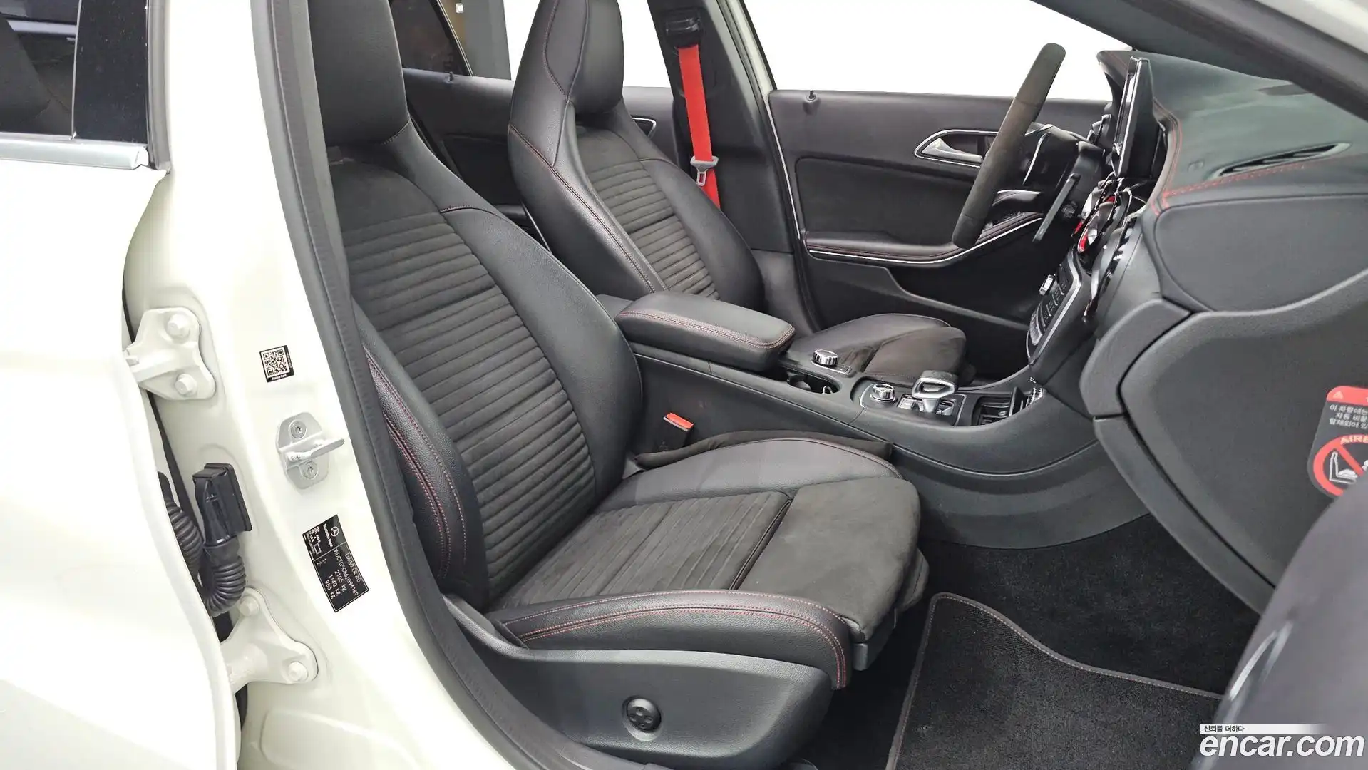 GLA-Class Mercedes-Benz 2017.10-OPTION-015