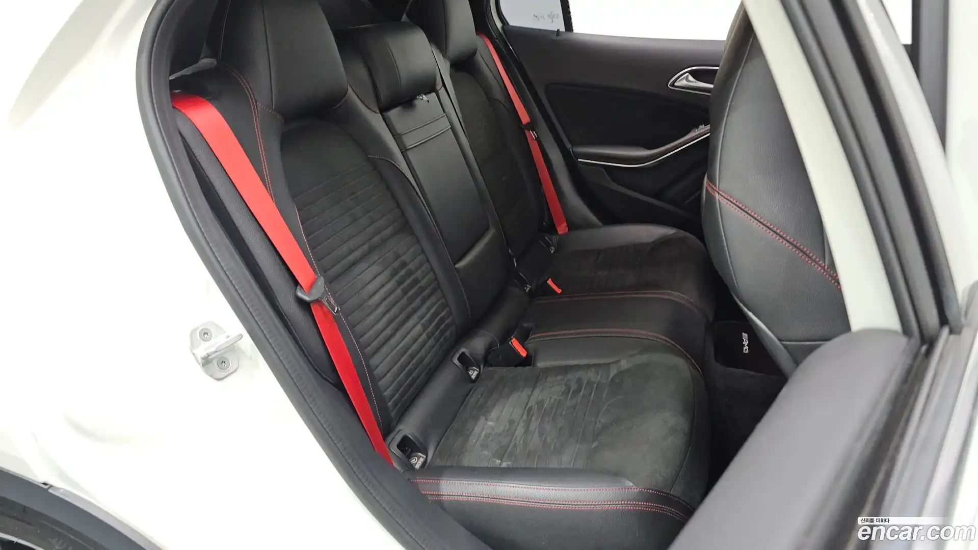 GLA-Class Mercedes-Benz 2017.10-OPTION-016