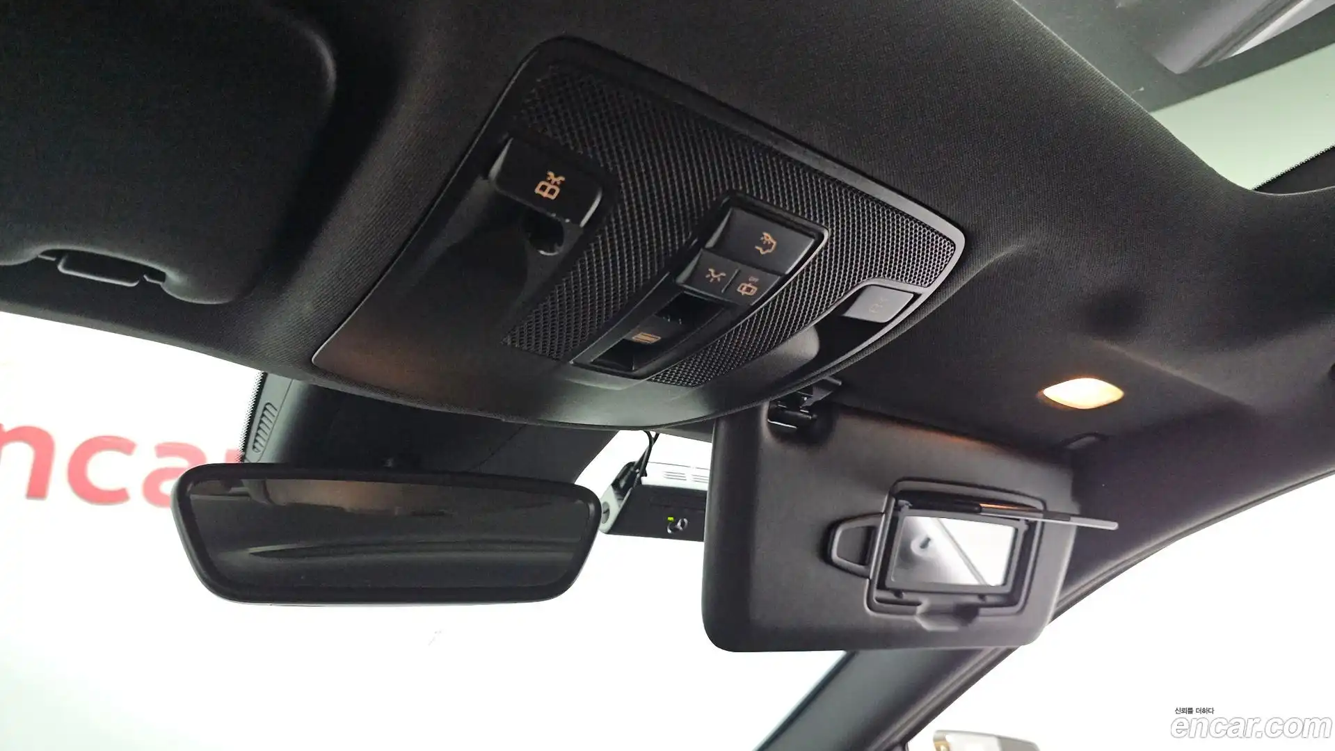 GLA-Class Mercedes-Benz 2017.10-OPTION-040