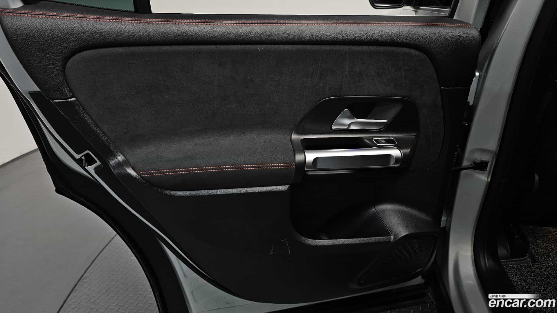 GLB-Class Mercedes-Benz 2021.2-INNER-035