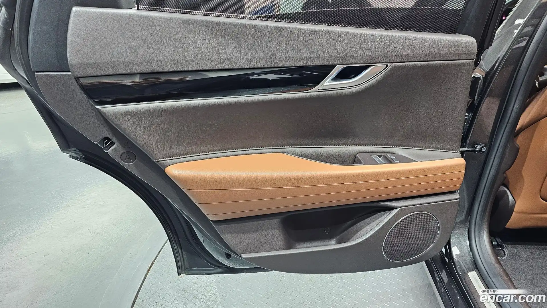 G80 Genesis 2022.4-INNER-035