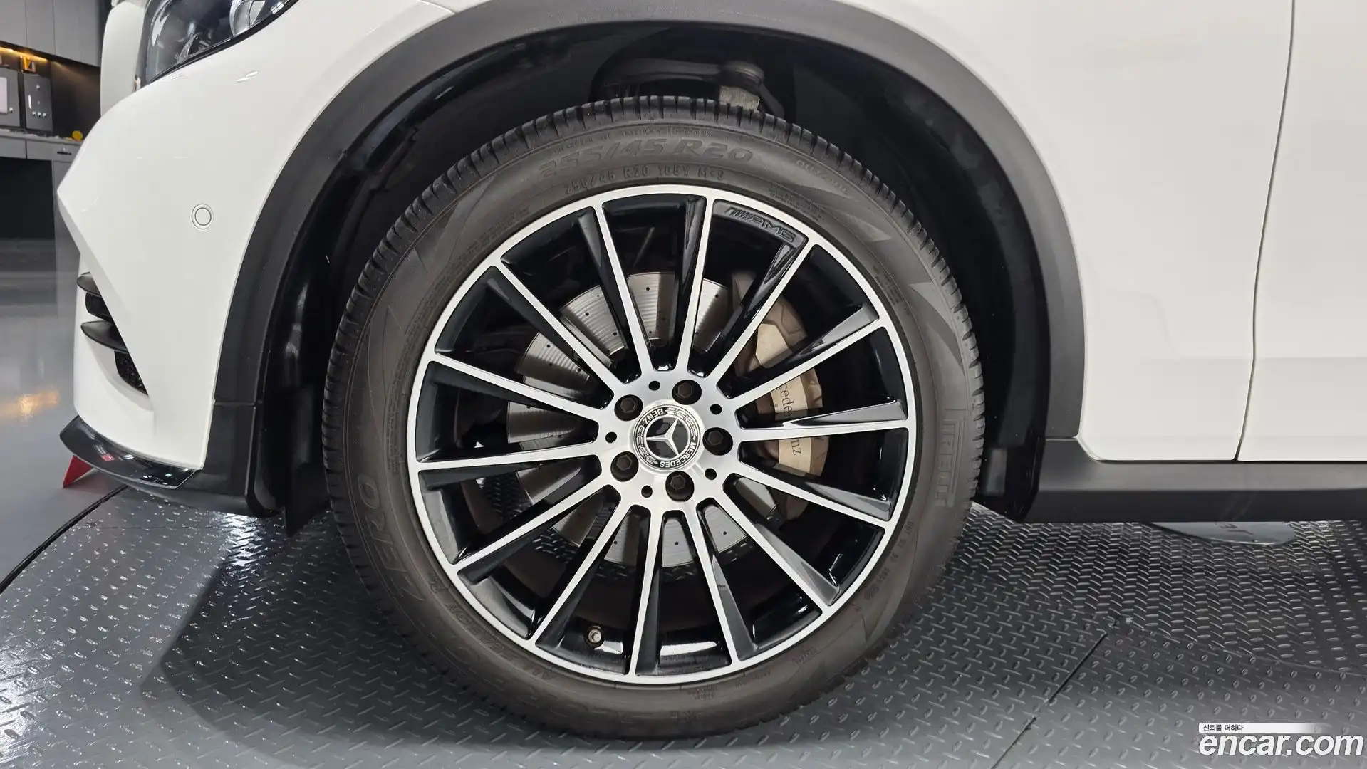 GLC-Class Mercedes-Benz 2018.6-OUTER-005