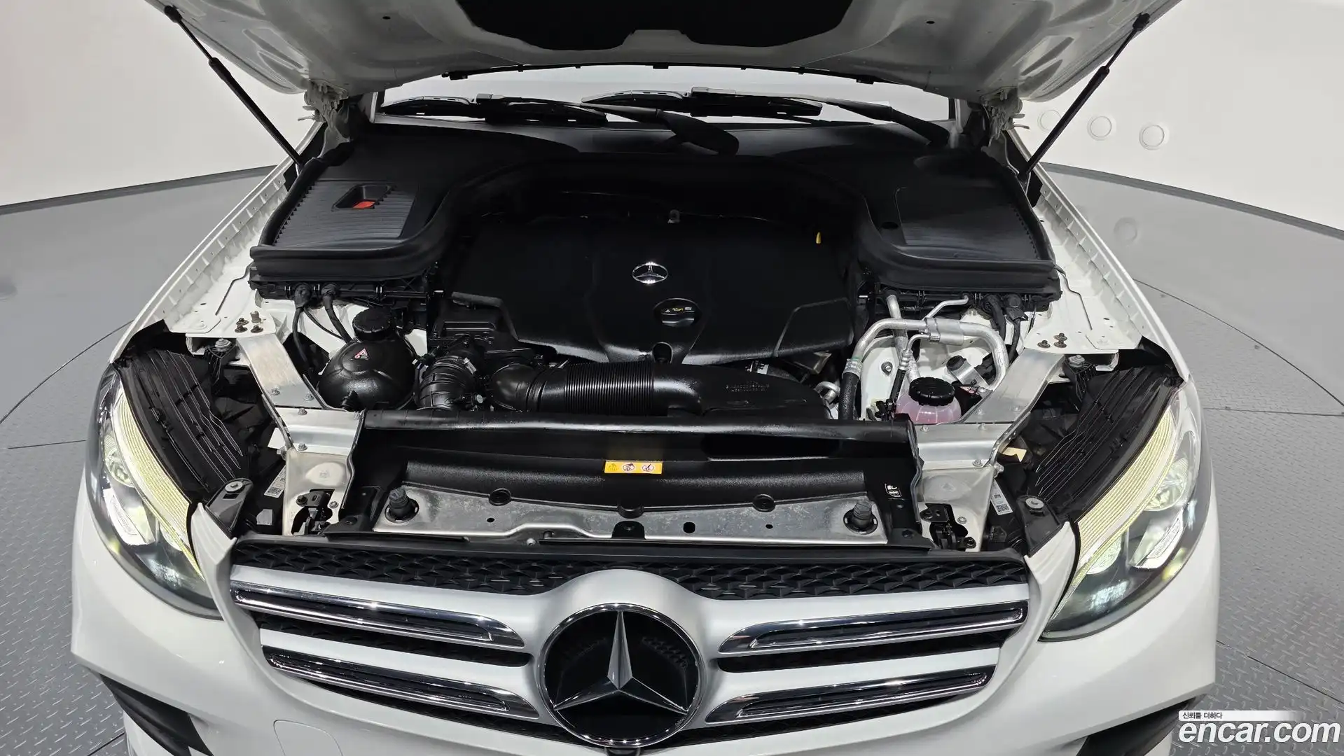 GLC-Class Mercedes-Benz 2018.6-OUTER-006
