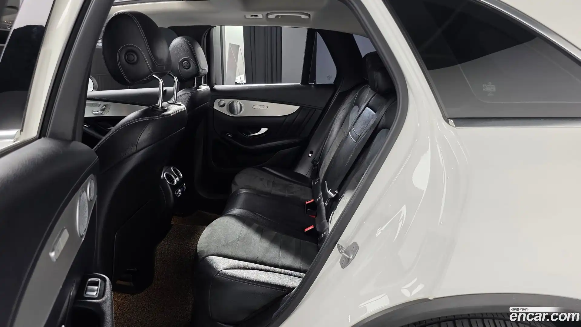 GLC-Class Mercedes-Benz 2018.6-OPTION-016