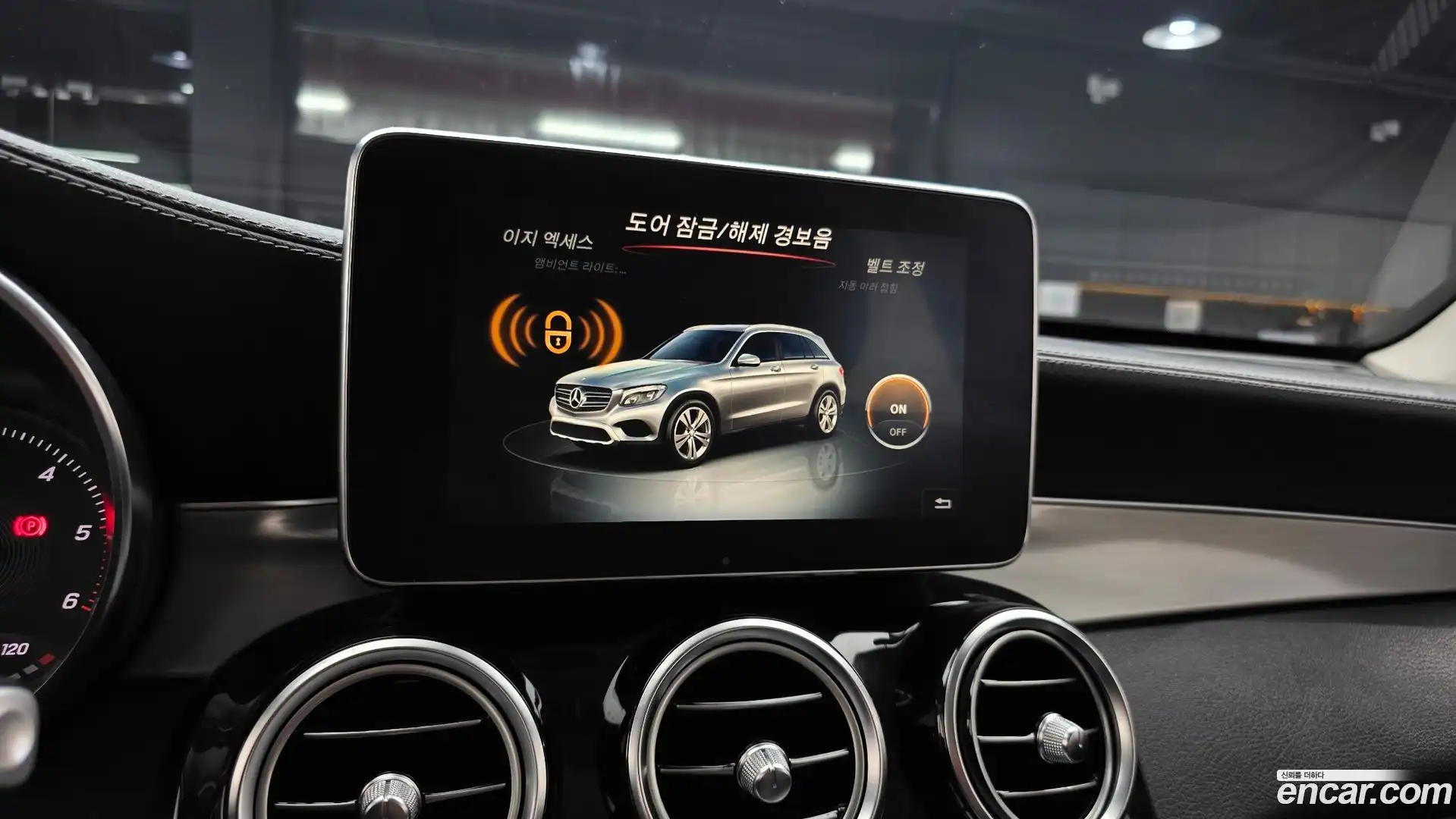 GLC-Class Mercedes-Benz 2018.6-OPTION-020