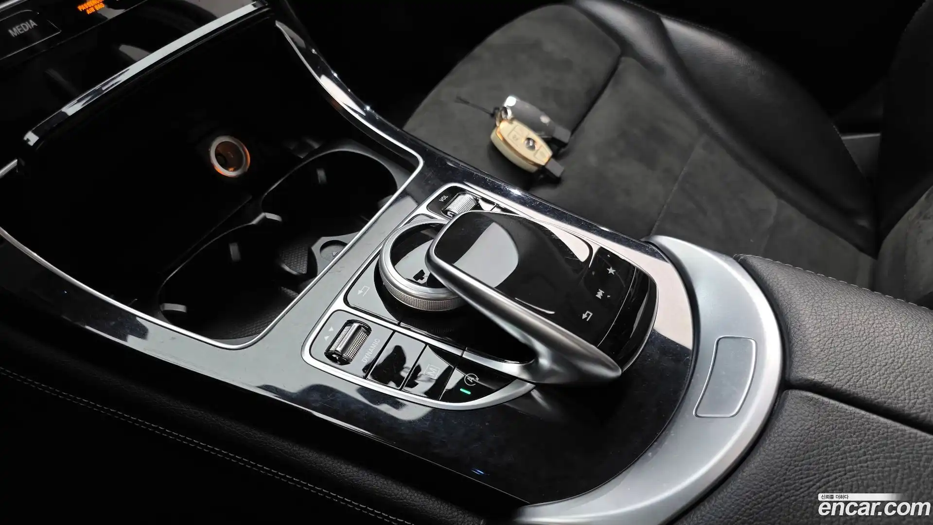 GLC-Class Mercedes-Benz 2018.6-OPTION-023