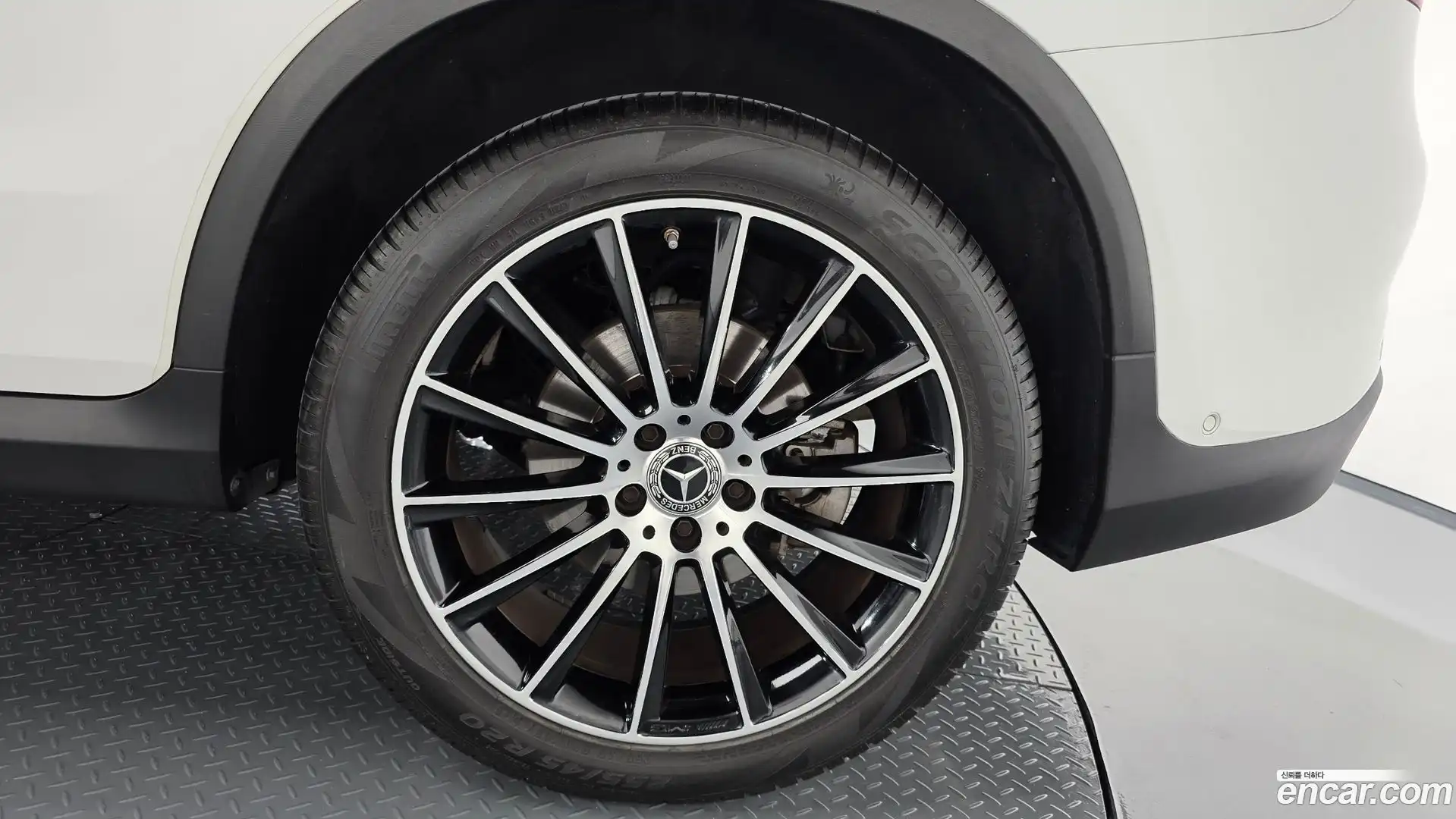 GLC-Class Mercedes-Benz 2018.6-OUTER-031