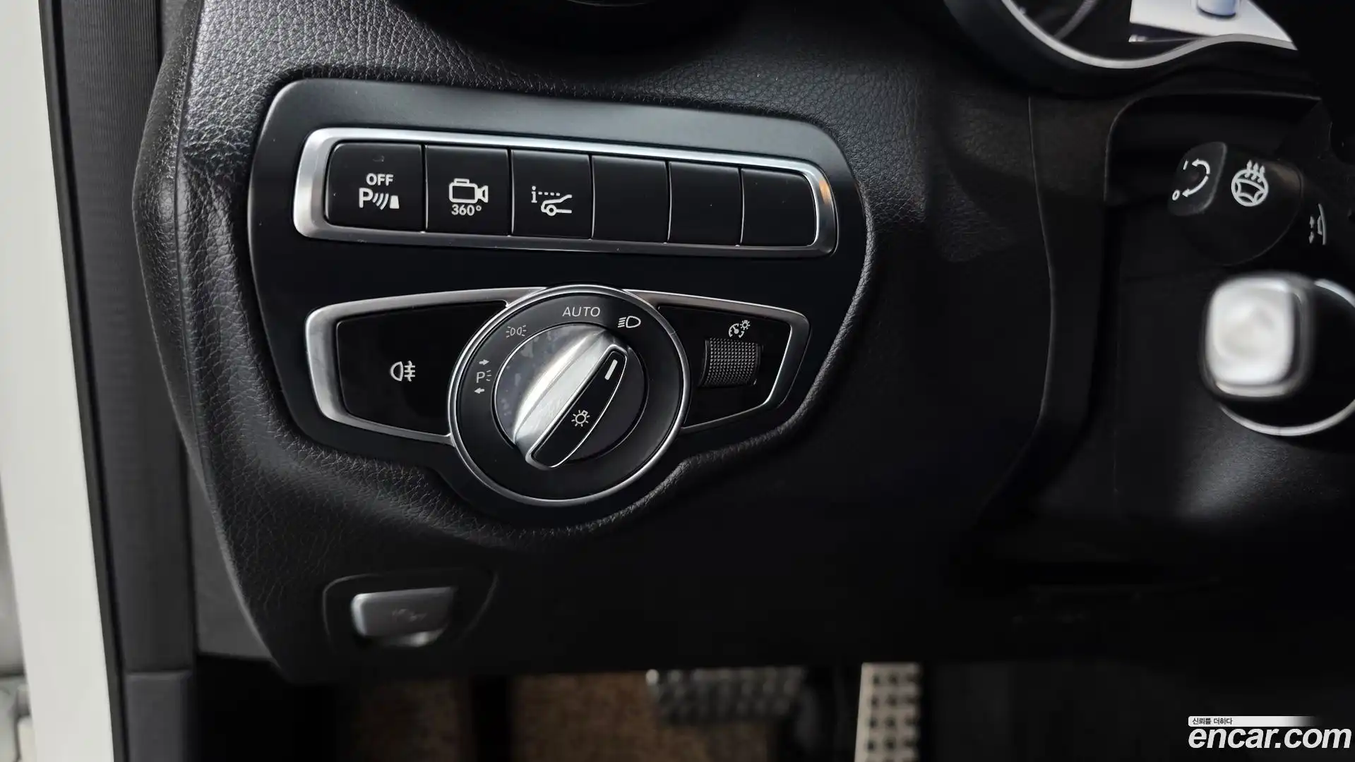 GLC-Class Mercedes-Benz 2018.6-OPTION-040