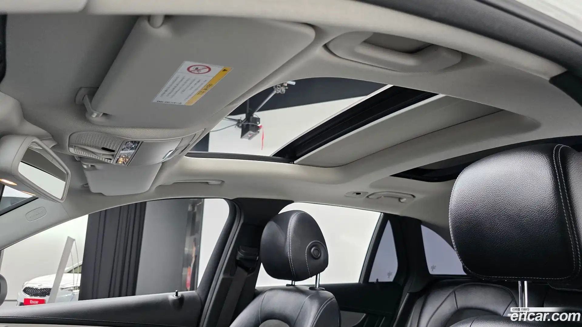 GLC-Class Mercedes-Benz 2018.6-OPTION-048