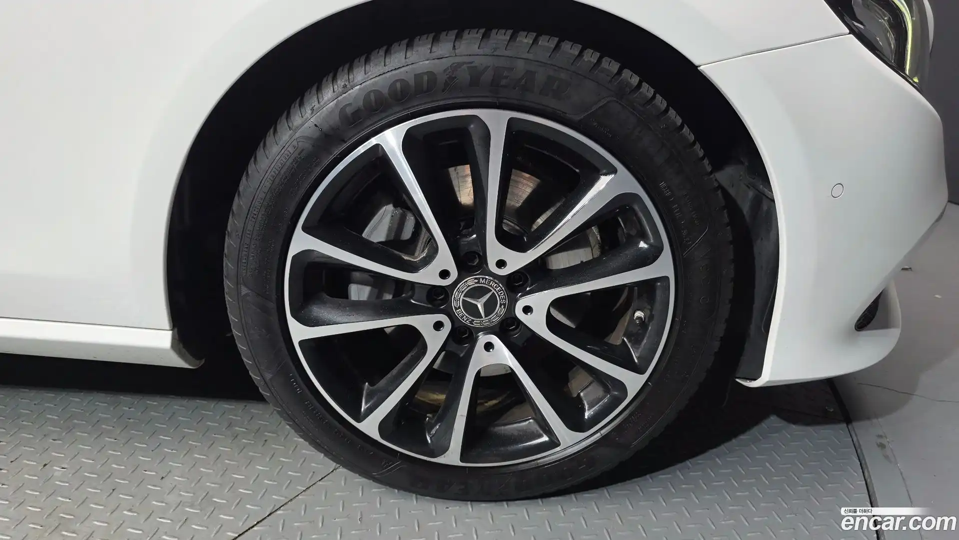 E-Class Mercedes-Benz 2020.5-OUTER-031
