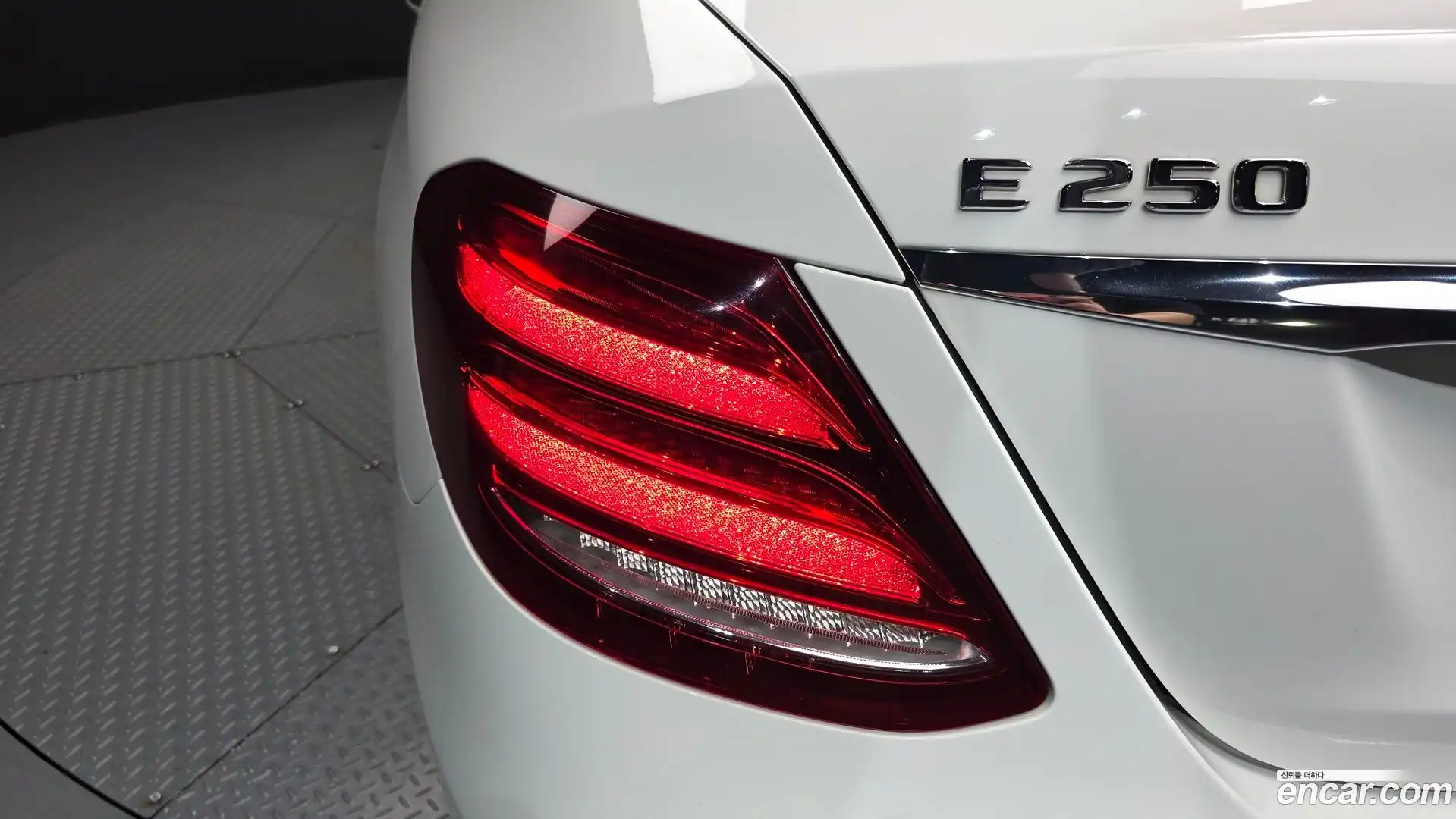 E-Class Mercedes-Benz 2020.5-OUTER-033