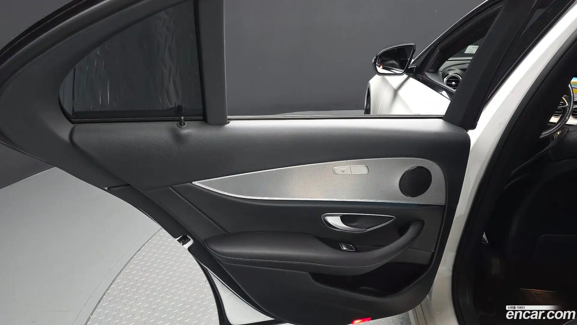 E-Class Mercedes-Benz 2020.5-INNER-035