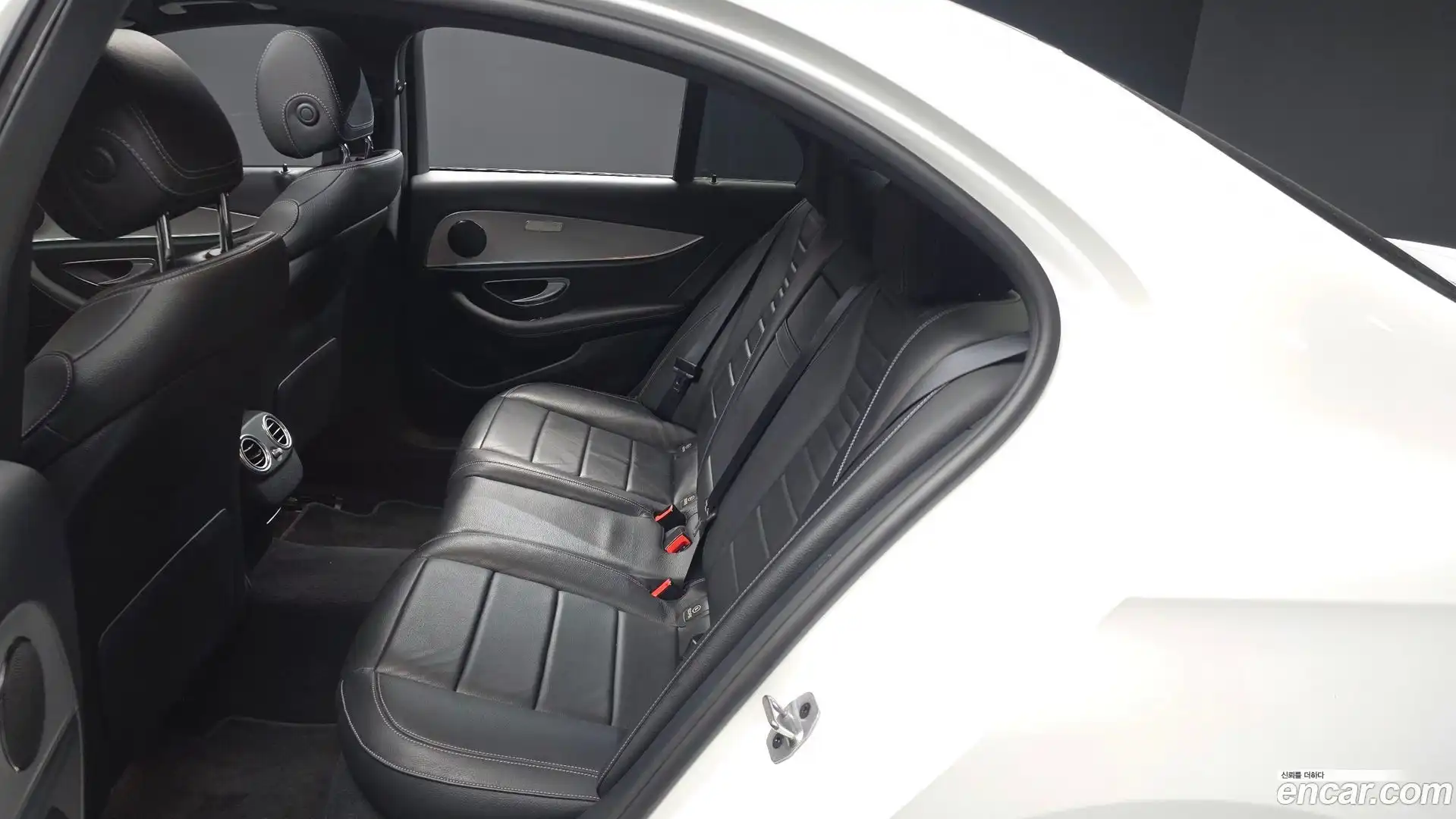 E-Class Mercedes-Benz 2020.5-INNER-036