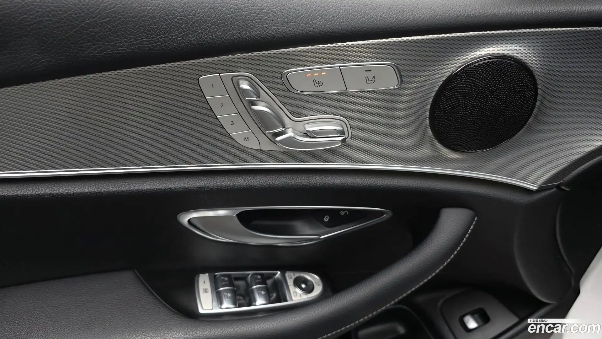 E-Class Mercedes-Benz 2020.5-OPTION-043