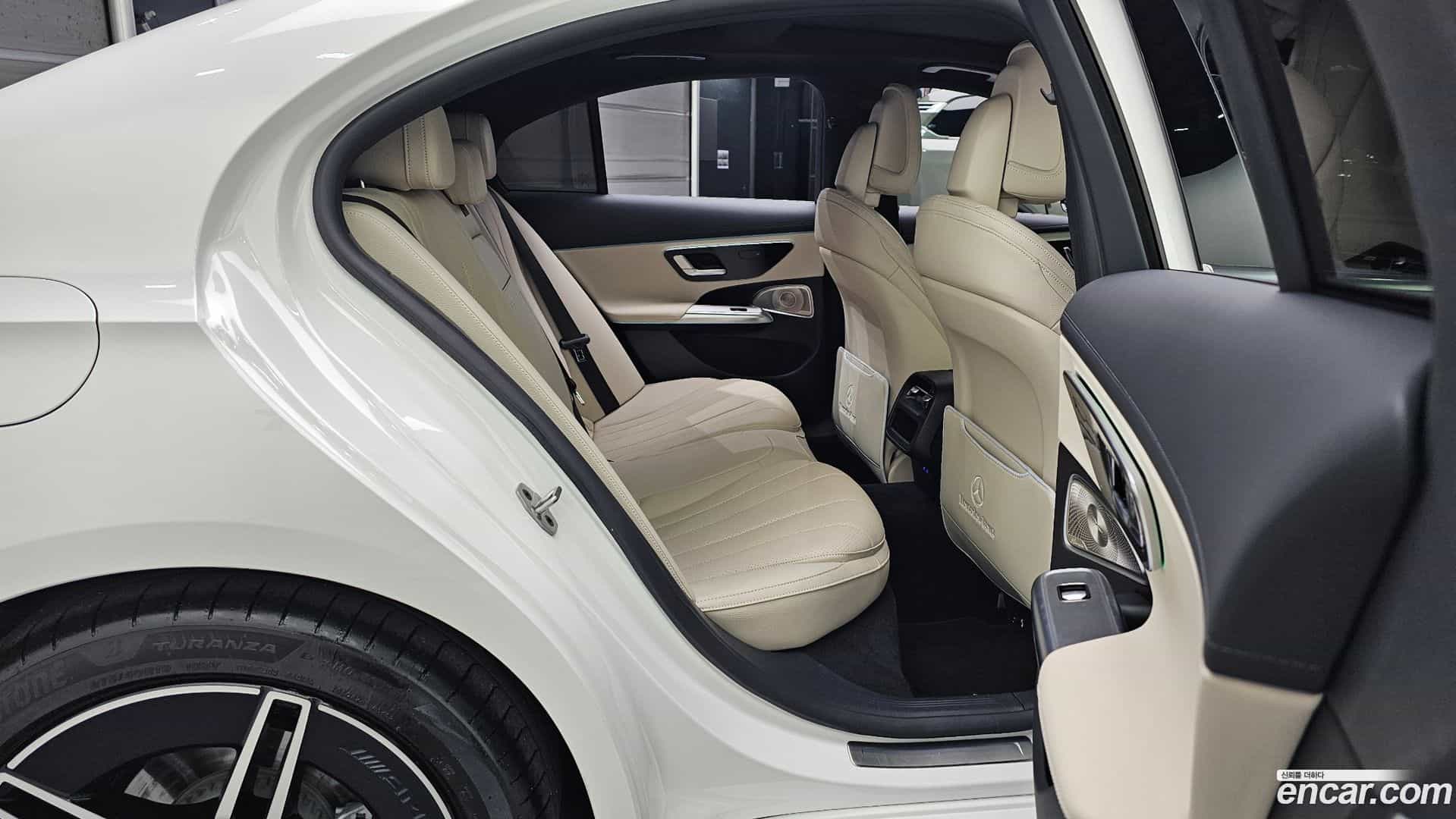 E-Class Mercedes-Benz 2026.0-OPTION-016
