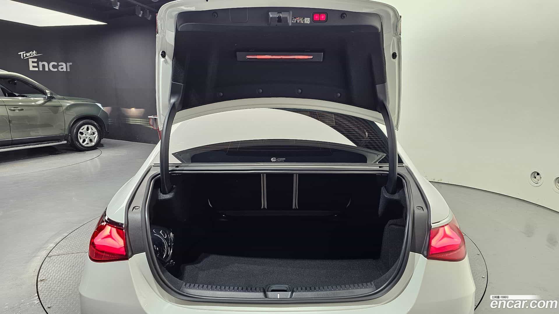 E-Class Mercedes-Benz 2026.0-OPTION-024