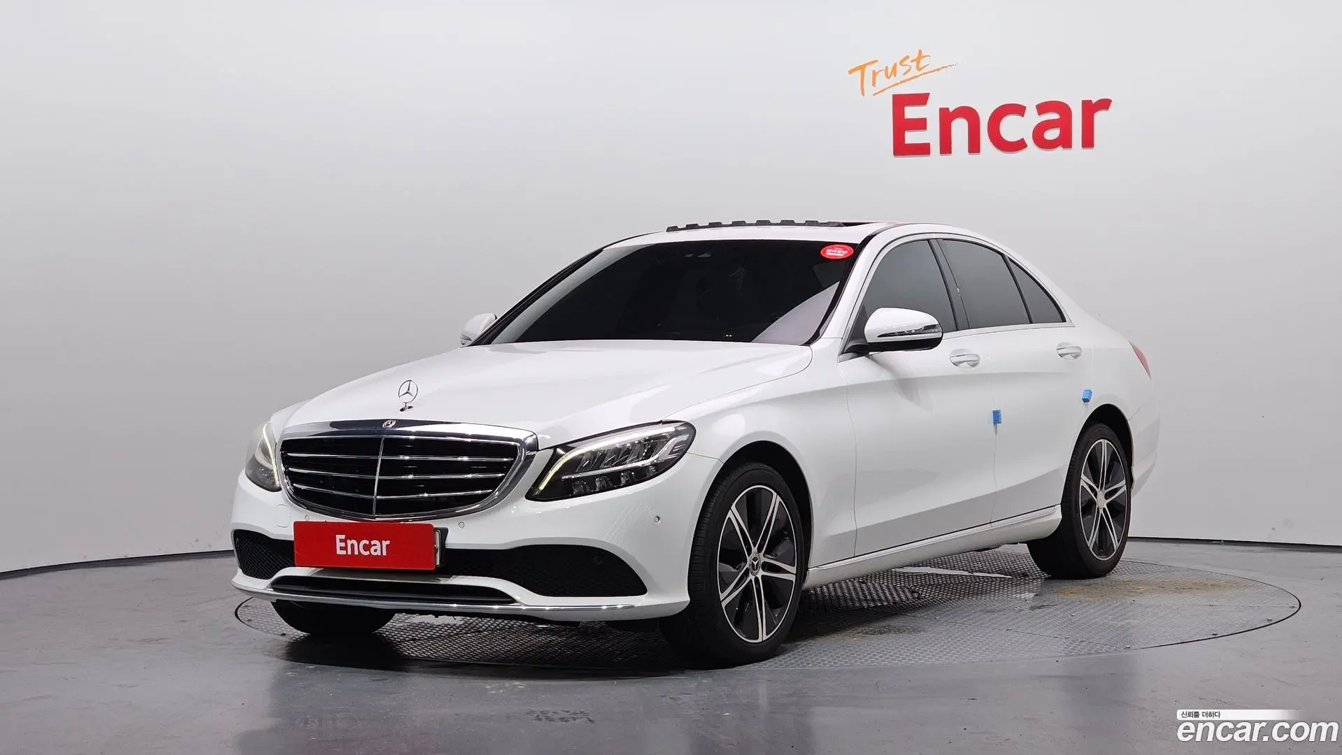 Main__Slider__Photo:C-Class Mercedes-Benz 2019.5-0