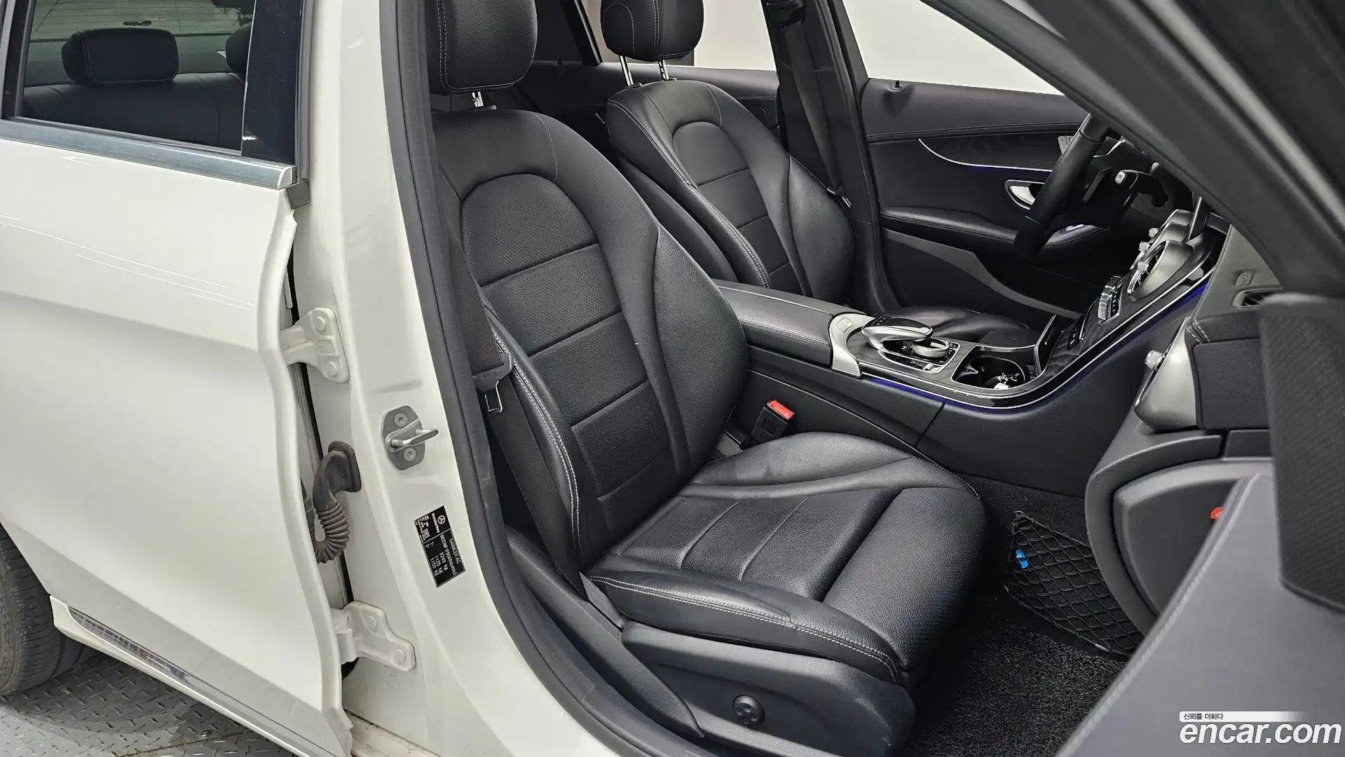 C-Class Mercedes-Benz 2019.5-OPTION-015