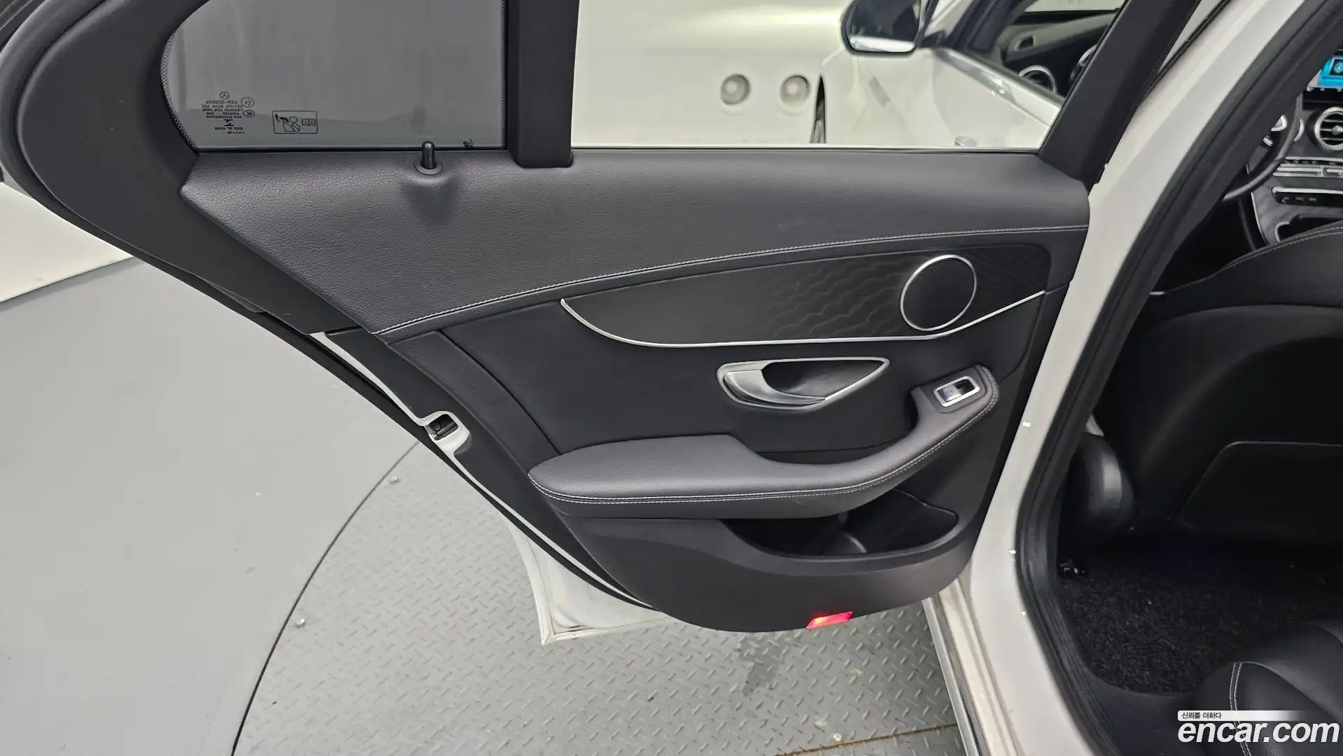 C-Class Mercedes-Benz 2019.5-INNER-035