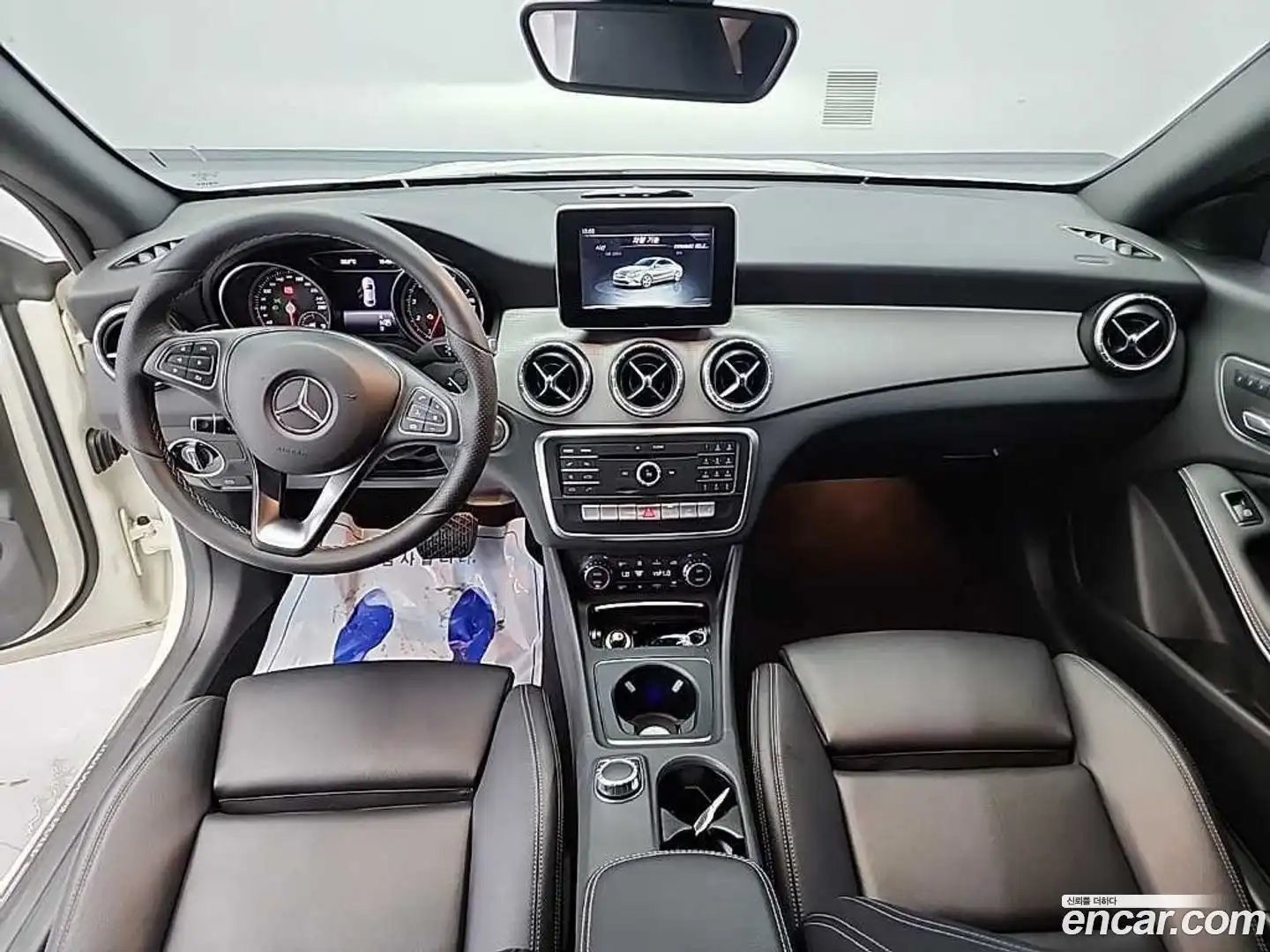 CLA-Class Mercedes-Benz 2017.1-INNER-007
