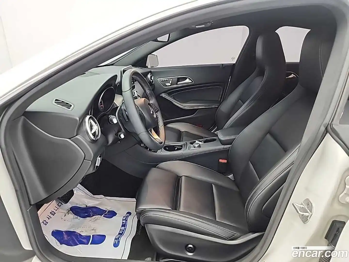 CLA-Class Mercedes-Benz 2017.1-OPTION-015