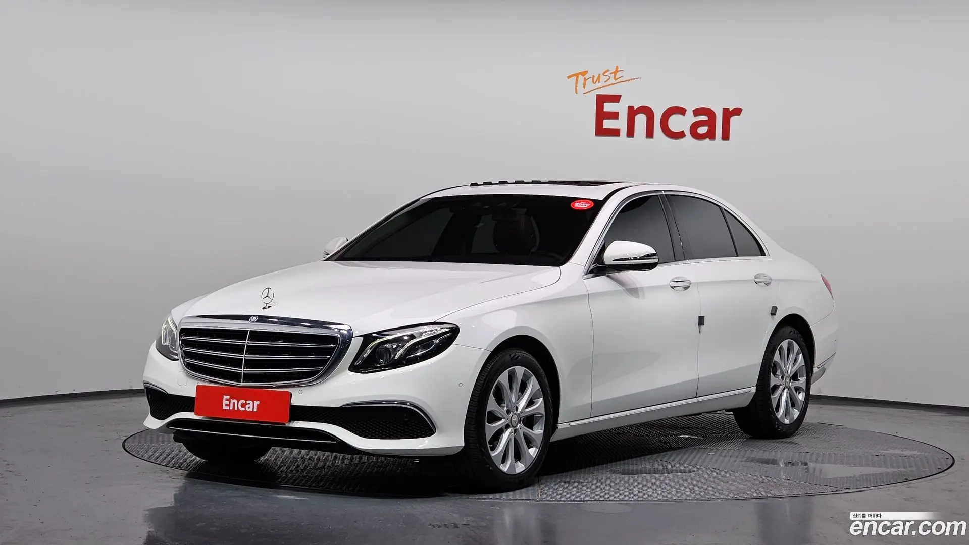 Main__Slider__Photo:E-Class Mercedes-Benz 2017.3-0
